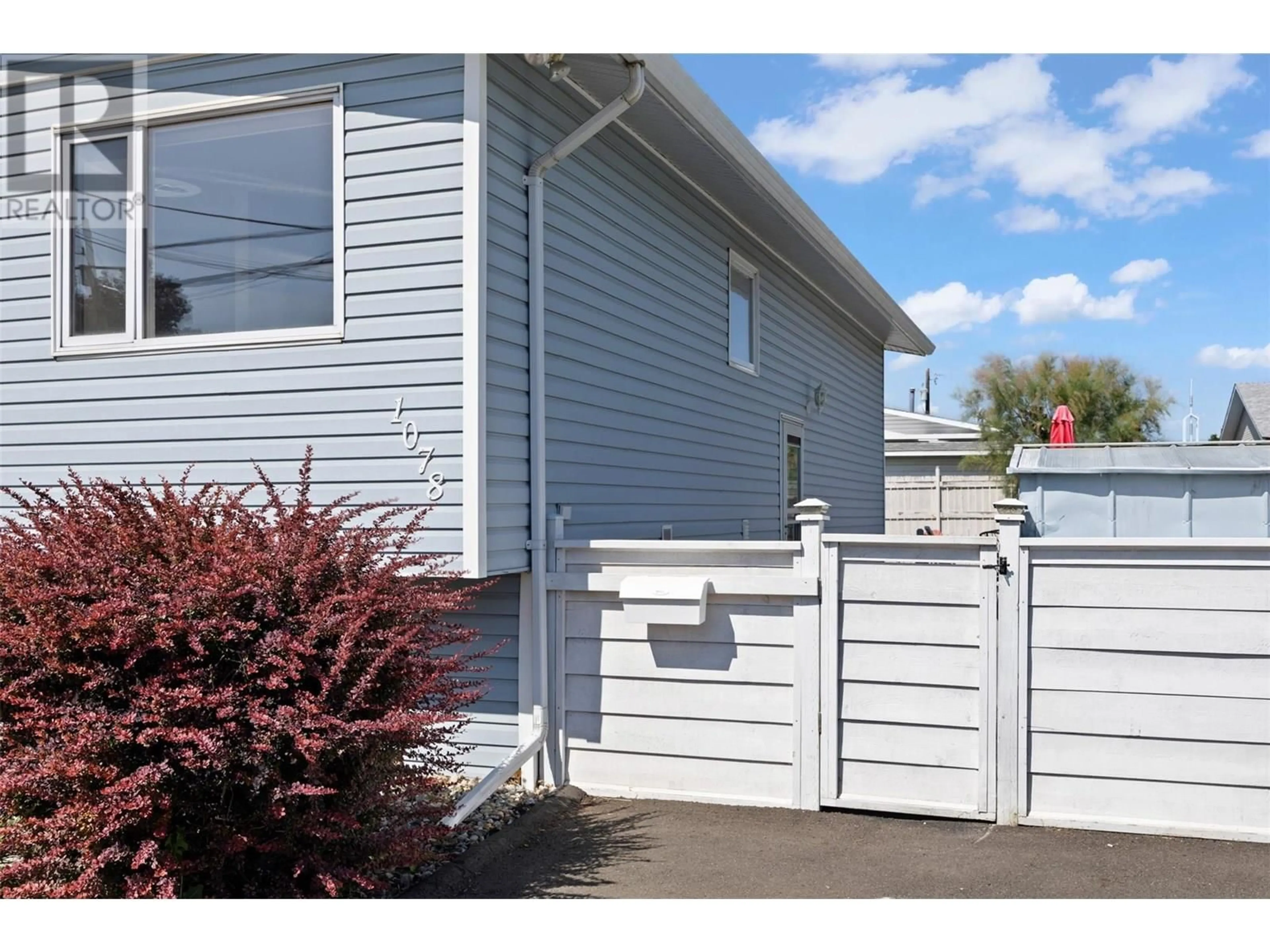 Home with vinyl exterior material, street for 1078 WINDBREAK STREET, Kamloops British Columbia V2B5P9