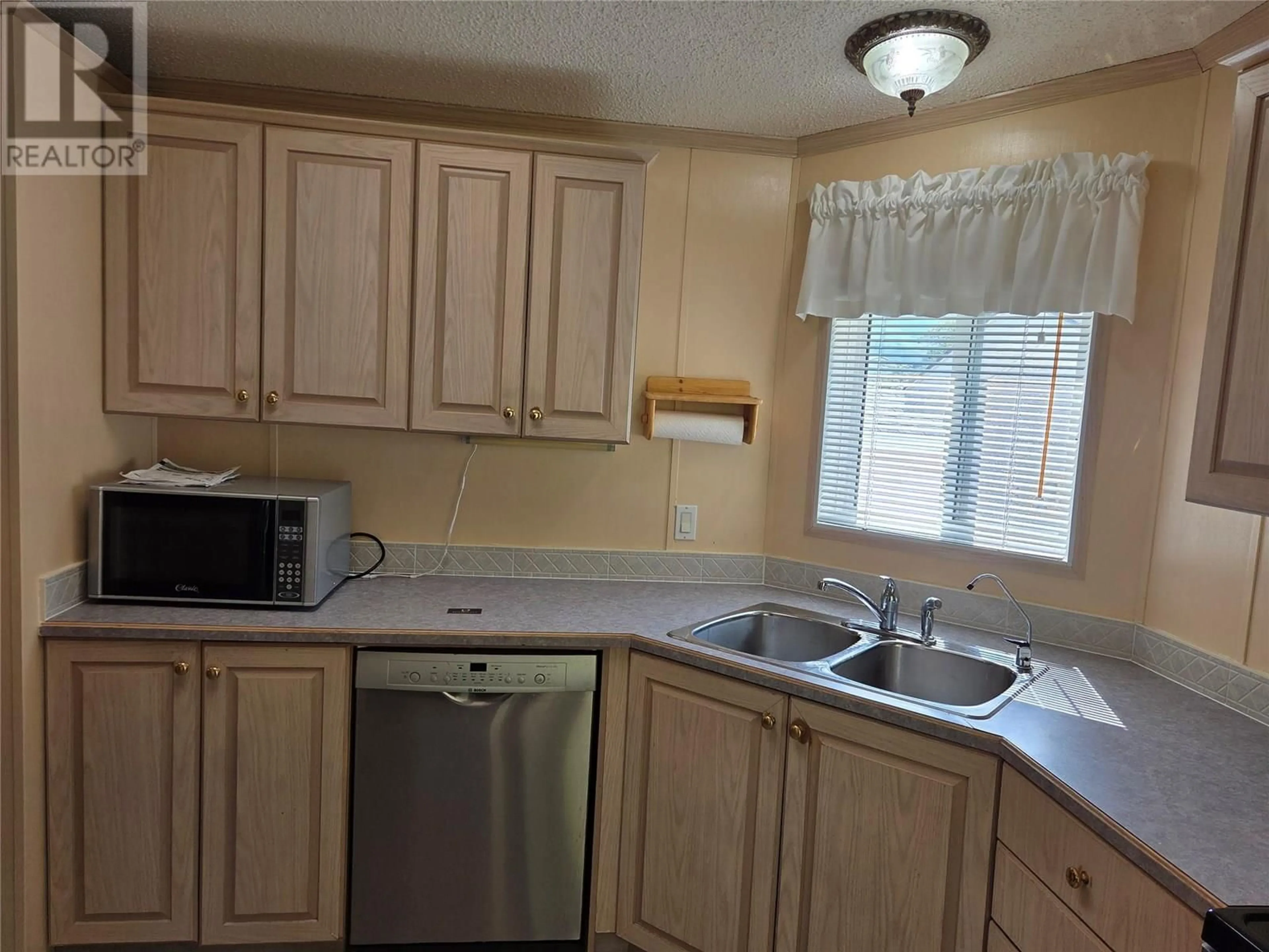 Standard kitchen, unknown for 12 - 622 KEREMEOS BYPASS ROAD, Keremeos British Columbia V0X1N1