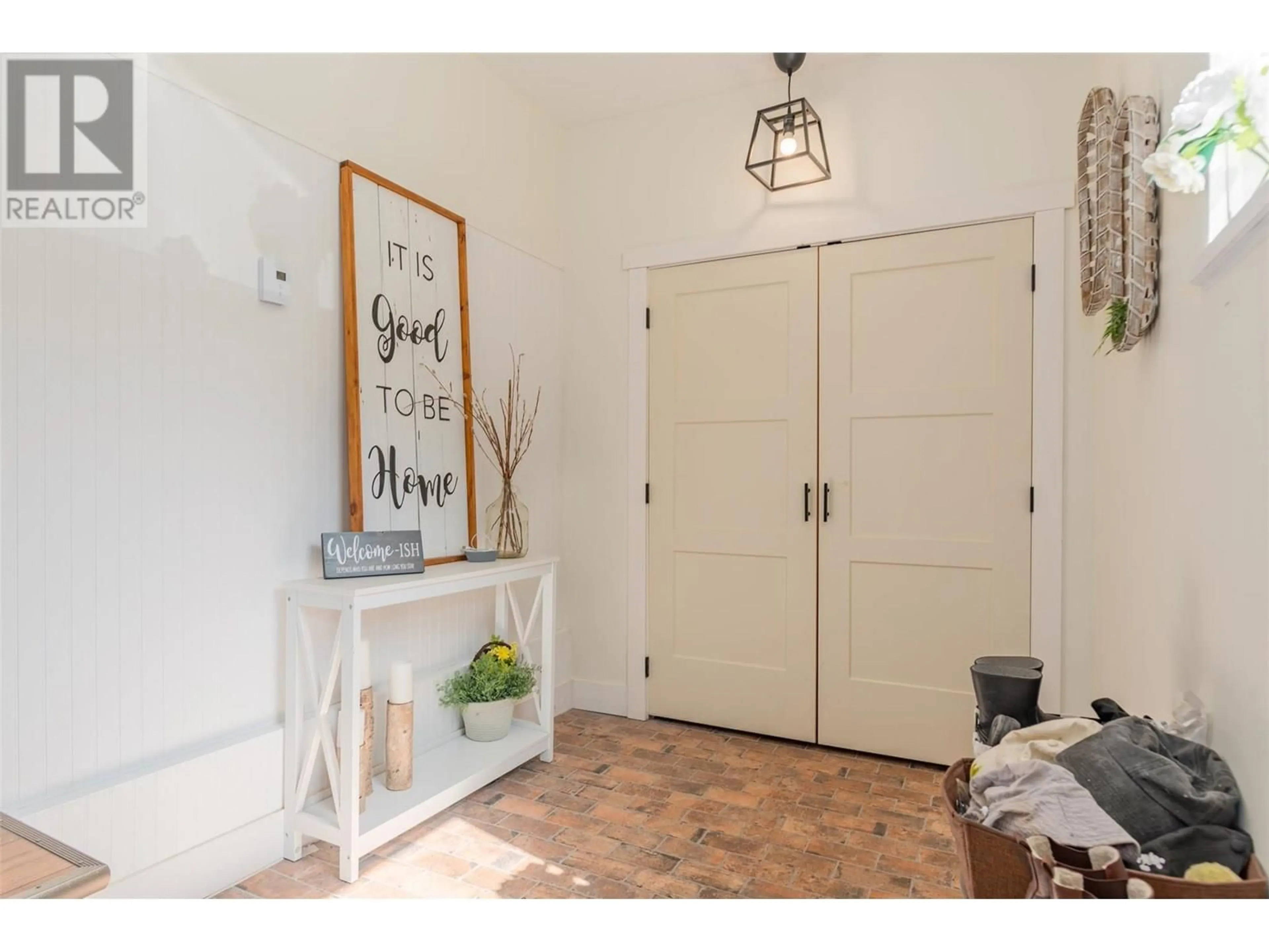 Indoor entryway for 1137 MCLEOD ROAD, Beaver Falls British Columbia V0G1L1