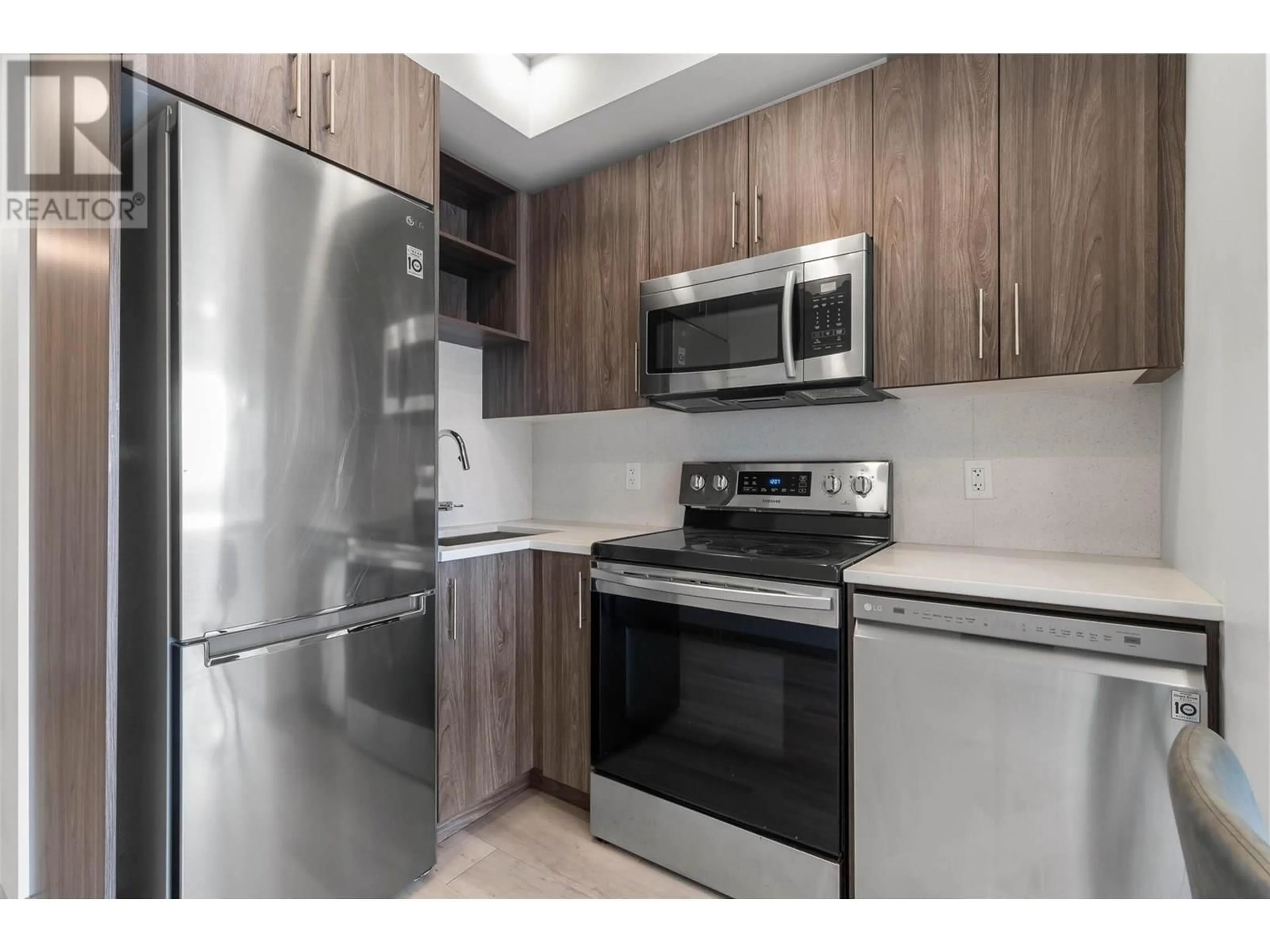 Standard kitchen, unknown for 224 - 345 DOUGALL ROAD NORTH, Kelowna British Columbia V1X0A8