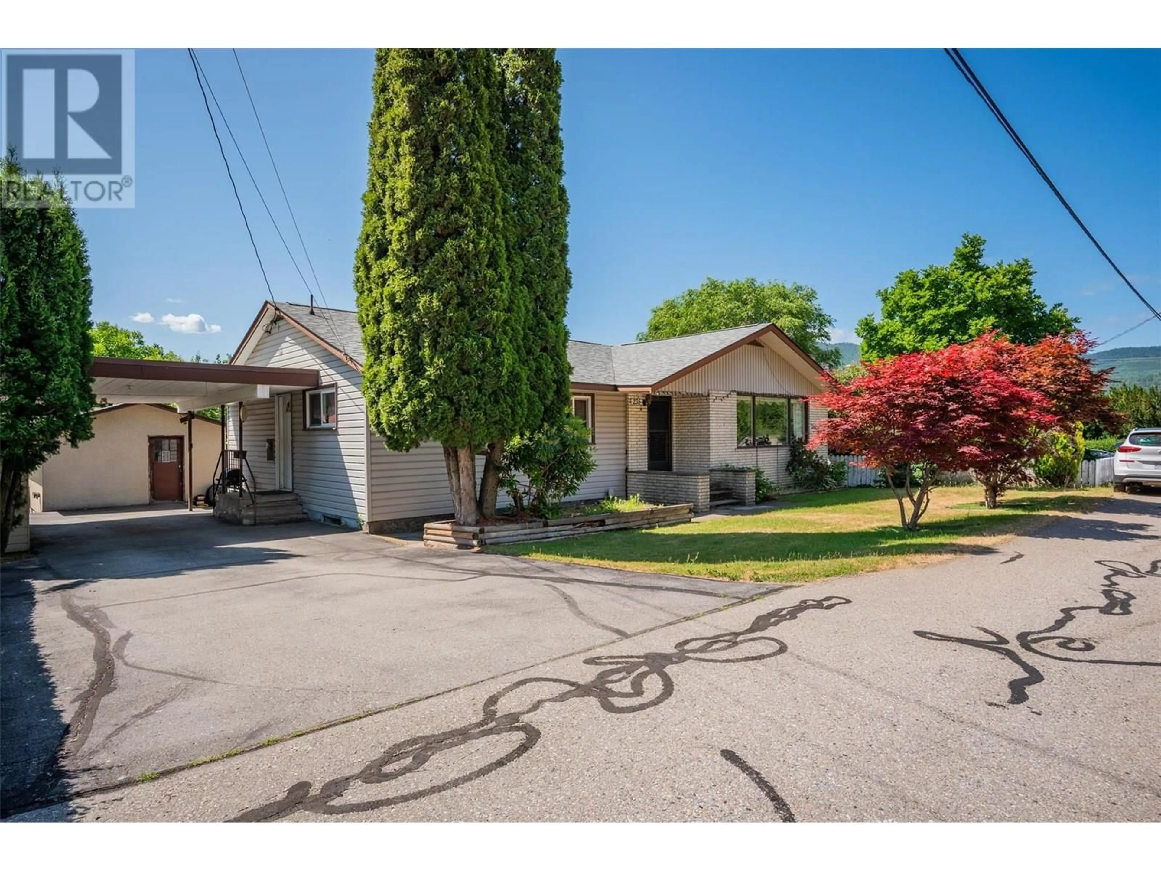 A pic from outside/outdoor area/front of a property/back of a property/a pic from drone, street for 235 10TH AVENUE, Montrose British Columbia V0G1P0
