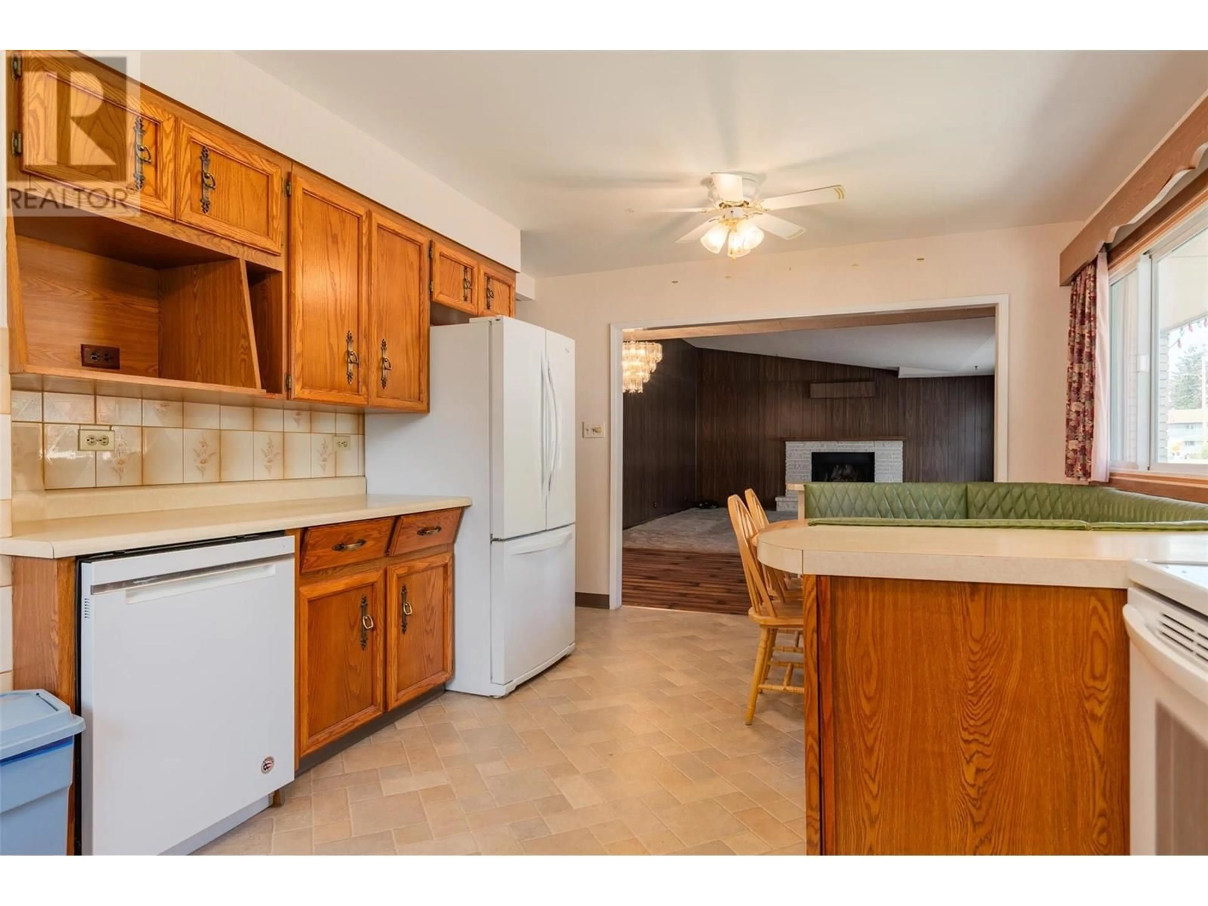 Standard kitchen, ceramic/tile floor for 235 10TH AVENUE, Montrose British Columbia V0G1P0