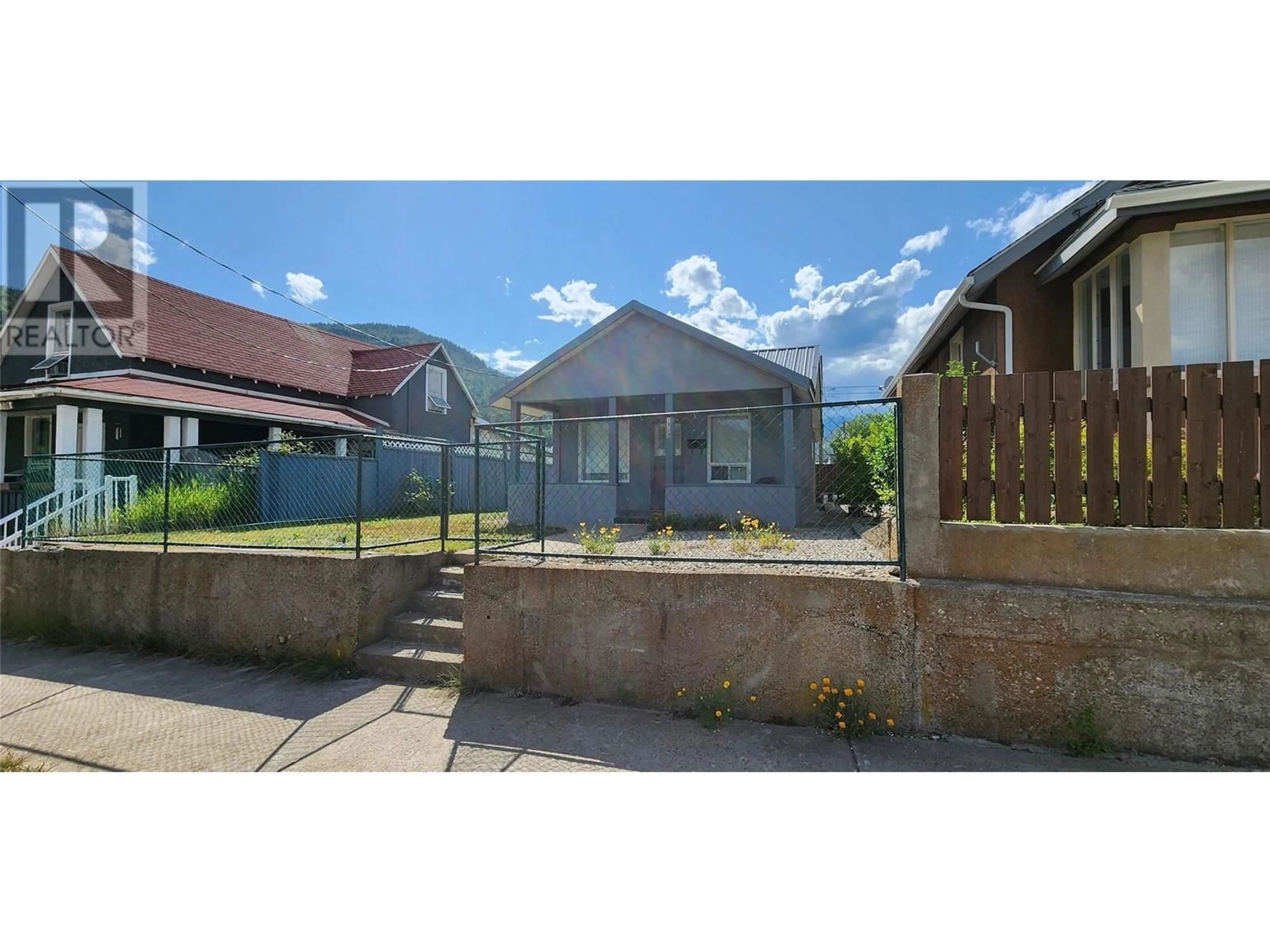 A pic from outside/outdoor area/front of a property/back of a property/a pic from drone, street for 1365 THOM STREET, Trail British Columbia V1R1X7
