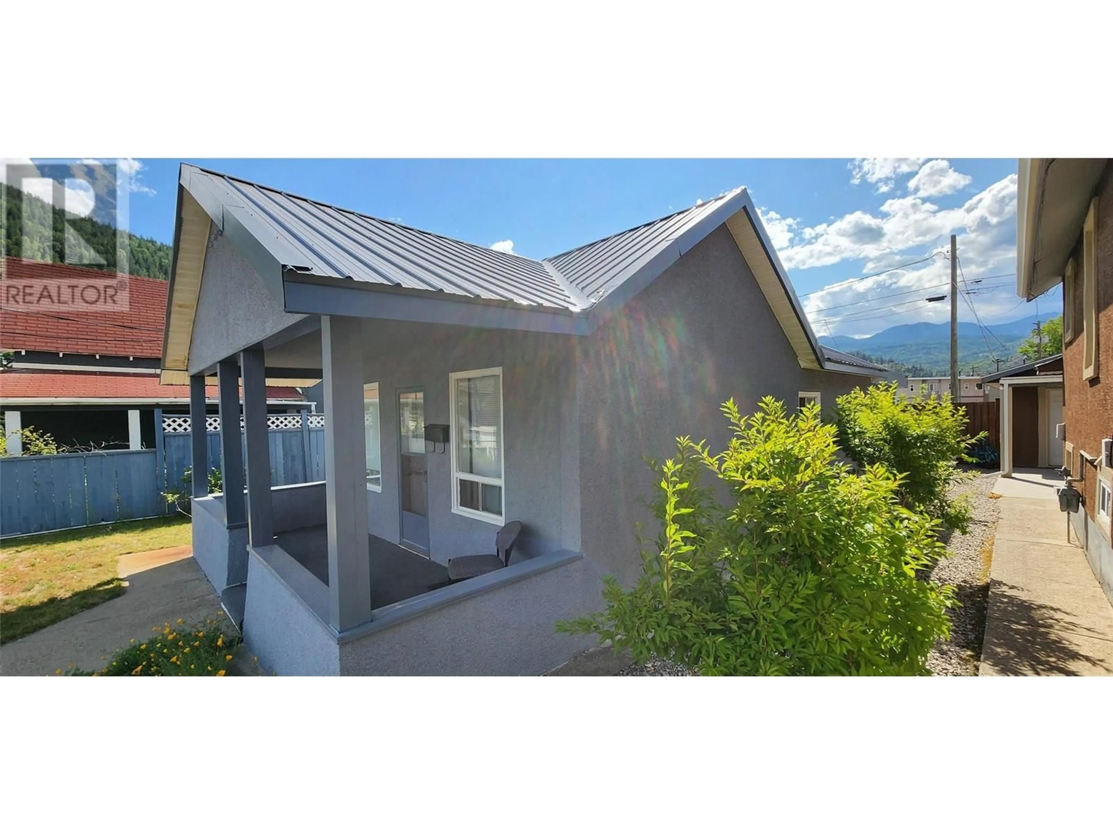 A pic from outside/outdoor area/front of a property/back of a property/a pic from drone, mountain view for 1365 THOM STREET, Trail British Columbia V1R1X7
