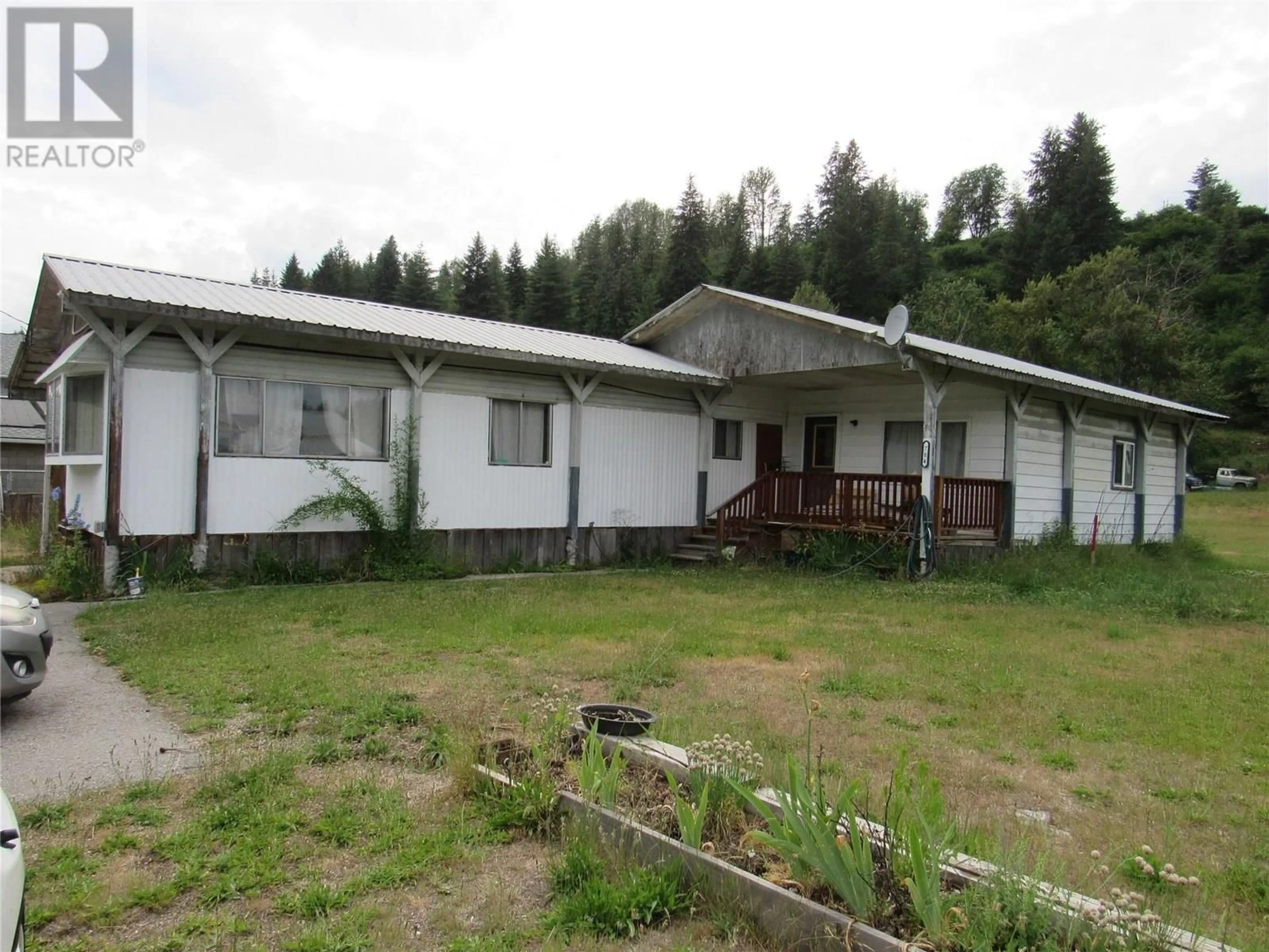 Unknown for 704 200TH AVENUE, Castlegar British Columbia V1N3P6