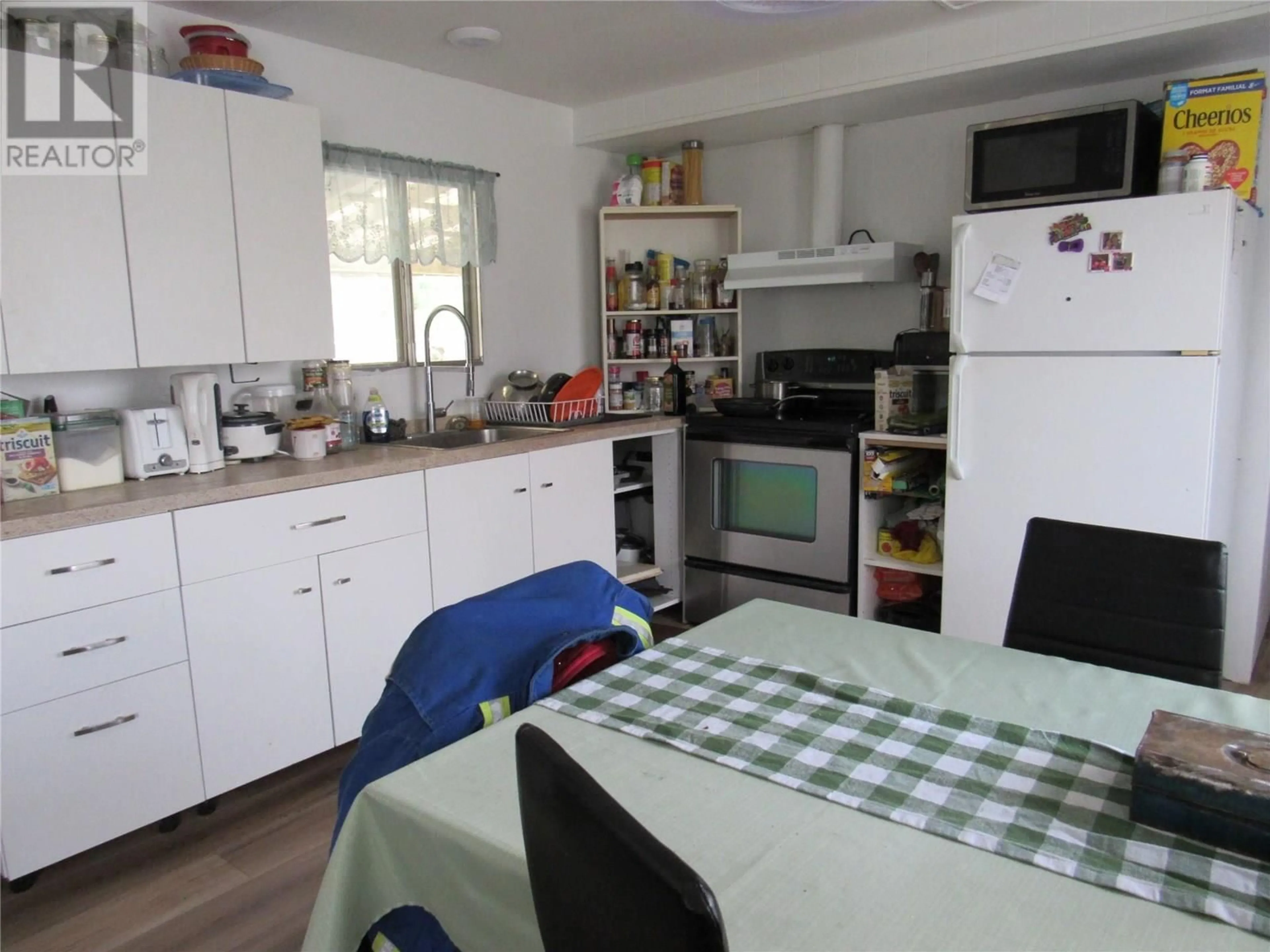 Standard kitchen, unknown for 704 200TH AVENUE, Castlegar British Columbia V1N3P6