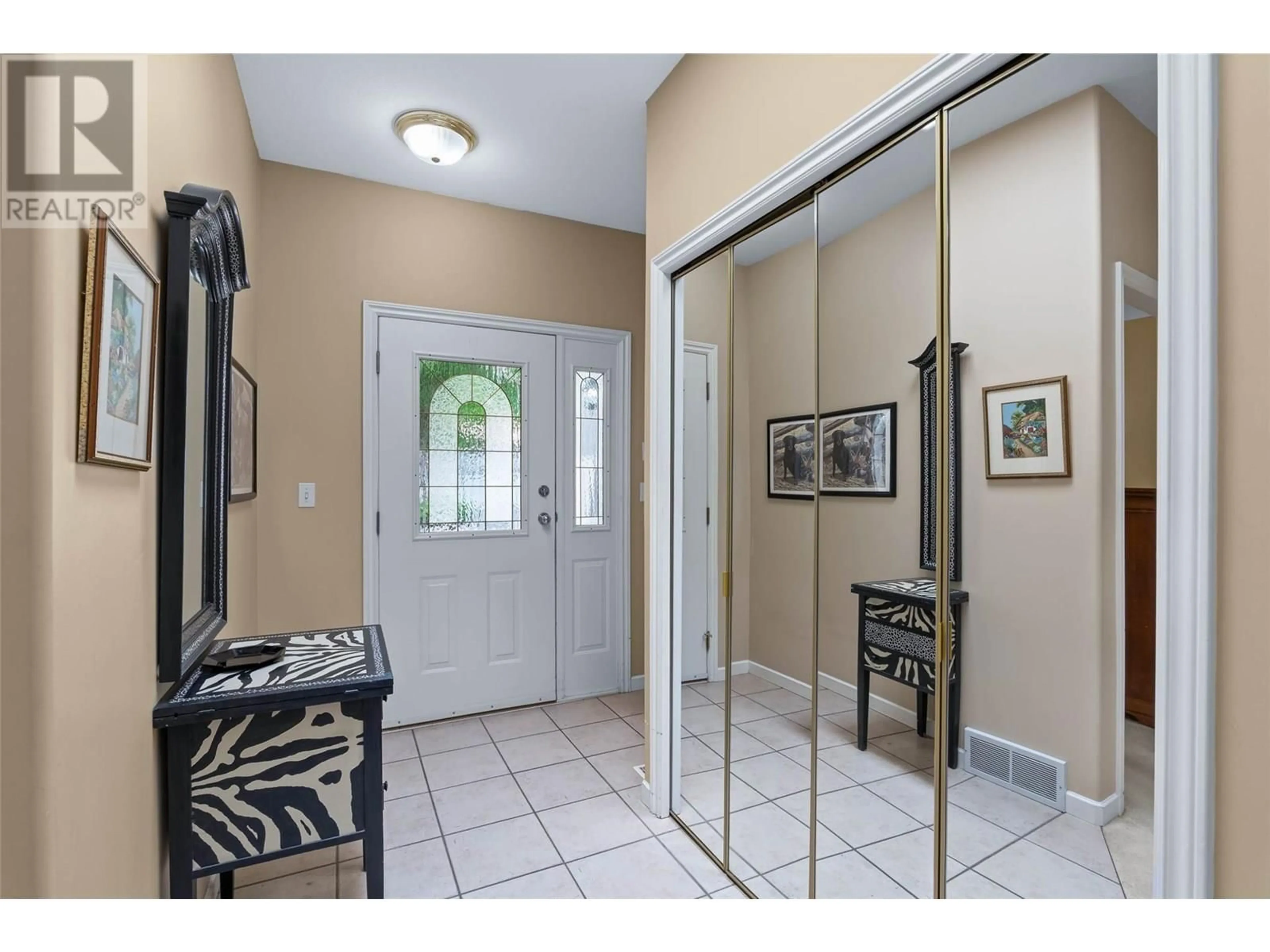 Indoor entryway for 32 - 650 HARRINGTON ROAD, Kamloops British Columbia V2B6T7