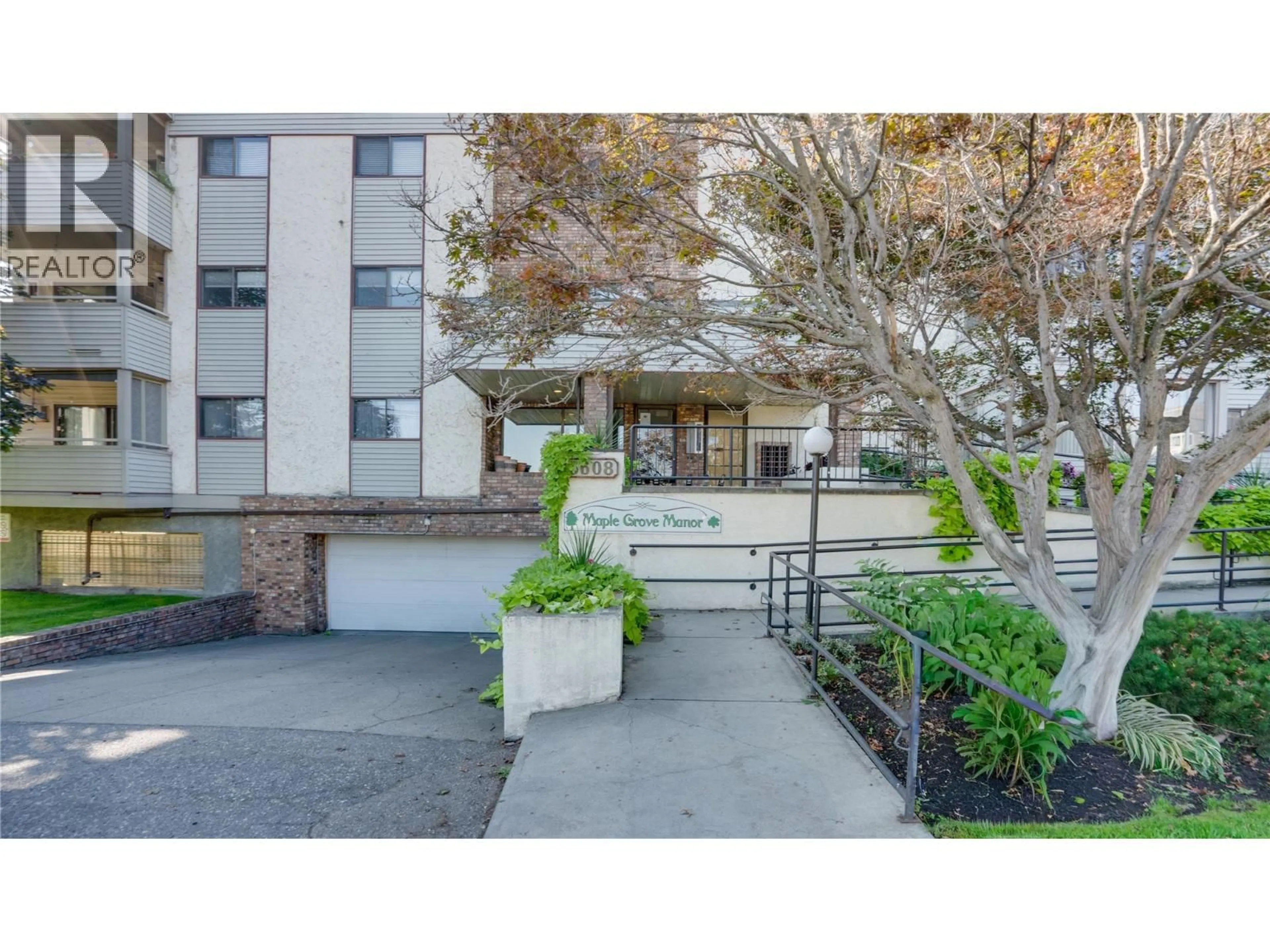 Indoor foyer for 105 - 3608 27 AVENUE, Vernon British Columbia V1T1S4