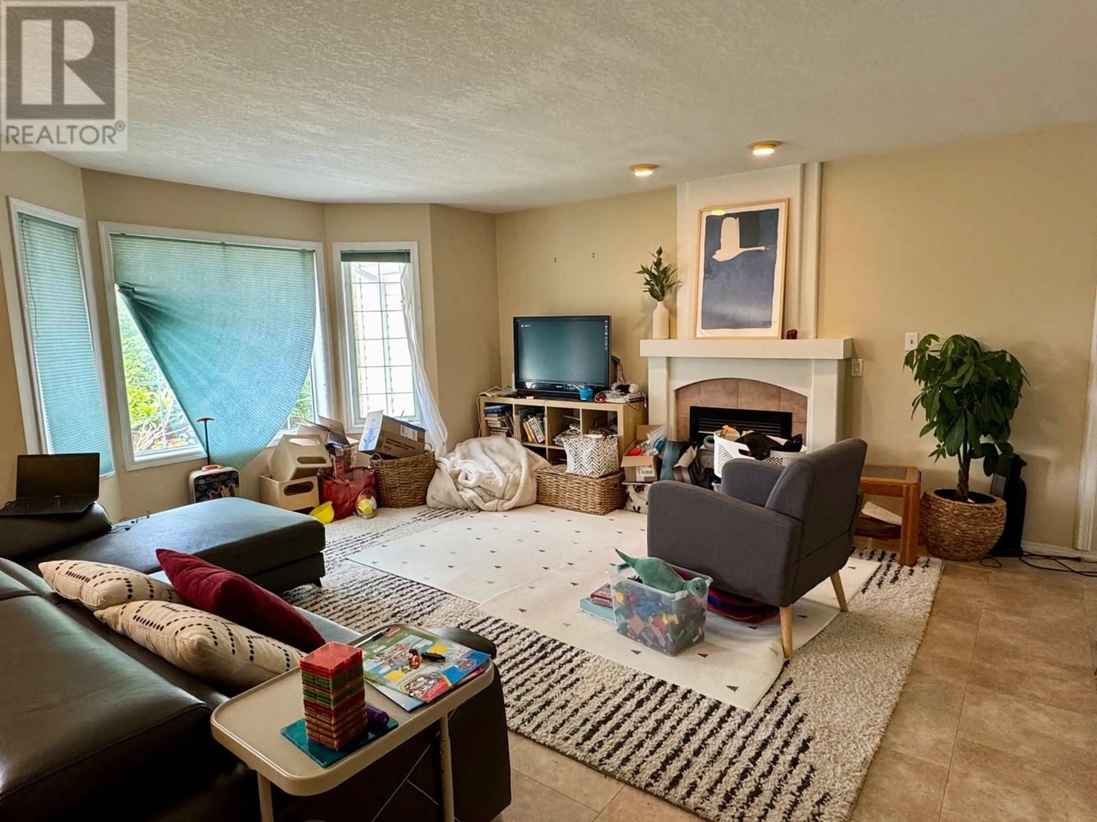 Living room with furniture, unknown for 1213 REGINA STREET, Creston British Columbia V0B1G0