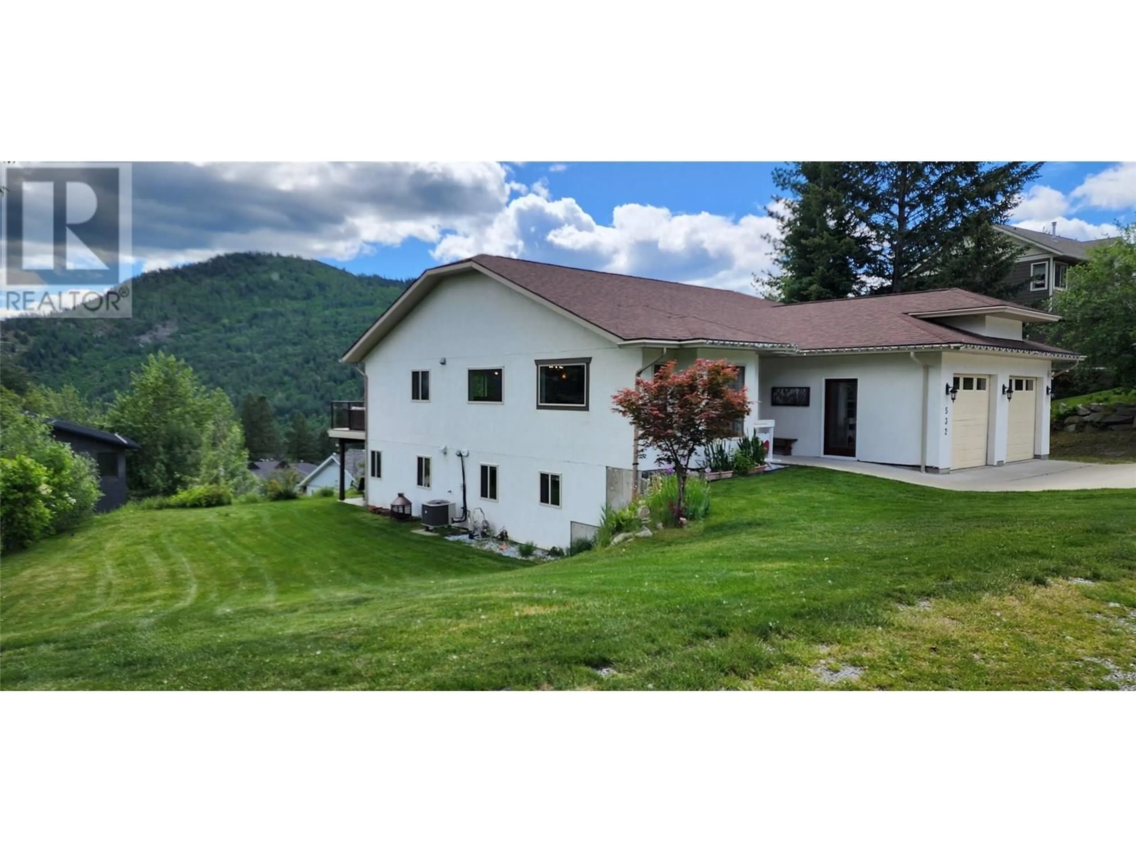 A pic from outside/outdoor area/front of a property/back of a property/a pic from drone, mountain view for 532 BLAKE COURT, Warfield British Columbia V1R4V9