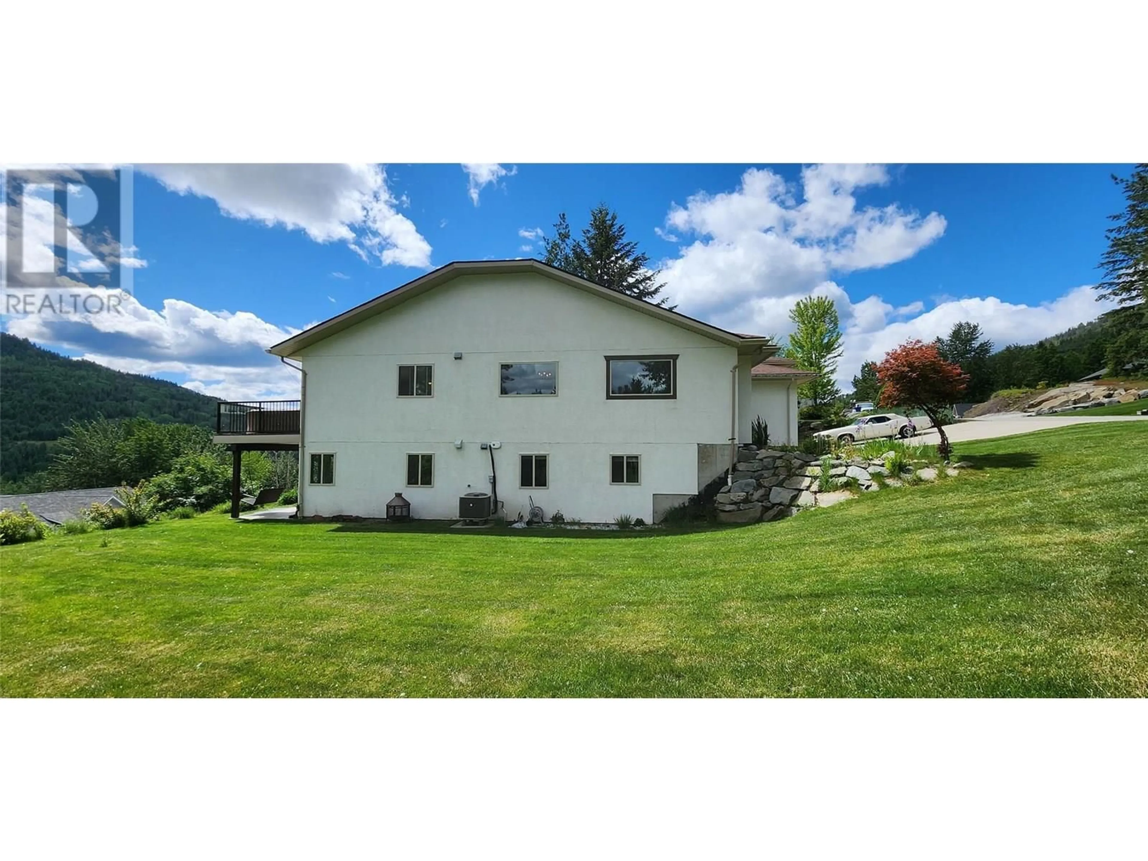 Home with vinyl exterior material, mountain view for 532 BLAKE COURT, Warfield British Columbia V1R4V9