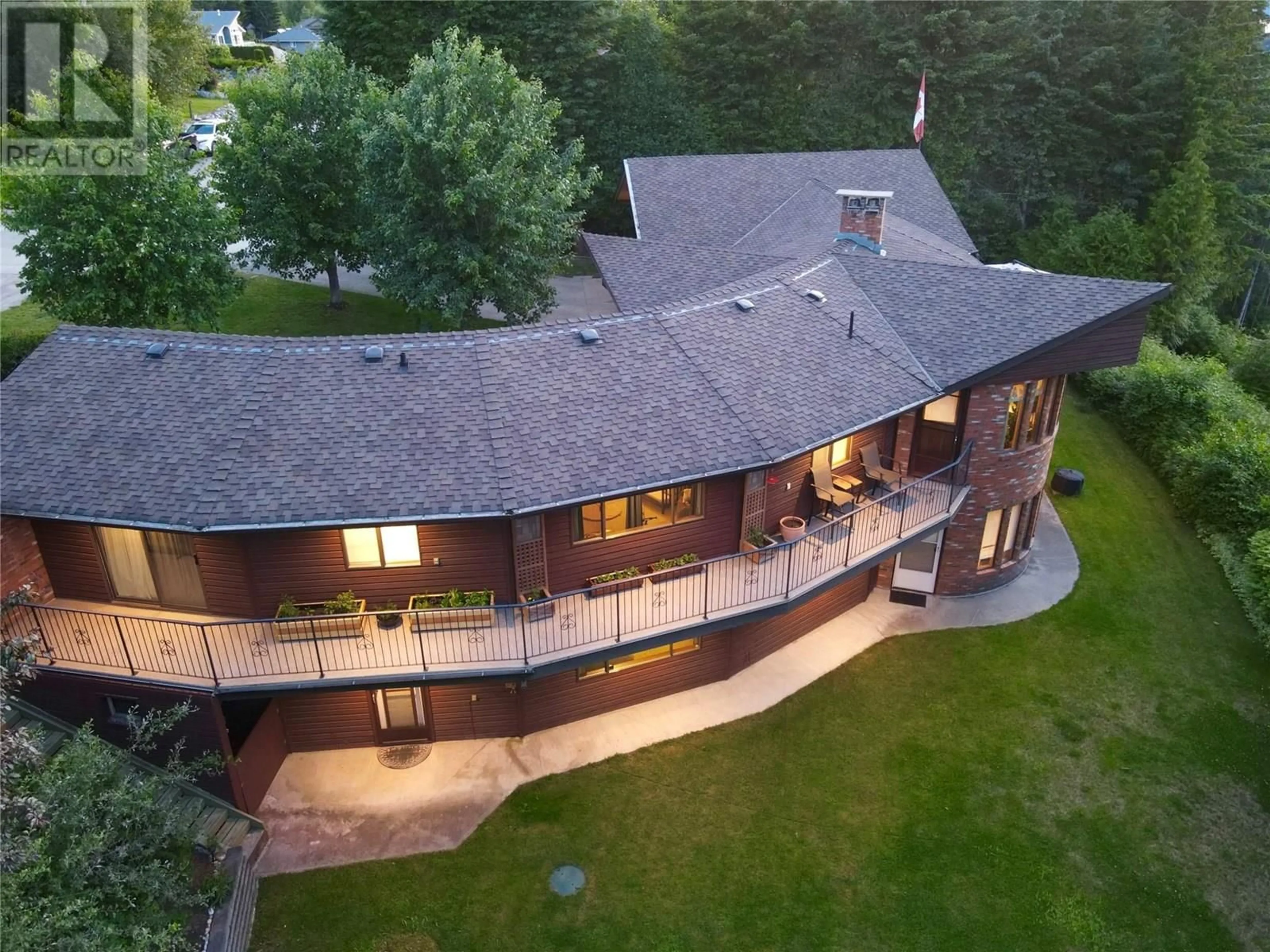 A pic from outside/outdoor area/front of a property/back of a property/a pic from drone, unknown for 2631 GRANDVIEW PLACE, Blind Bay British Columbia V0E1H2