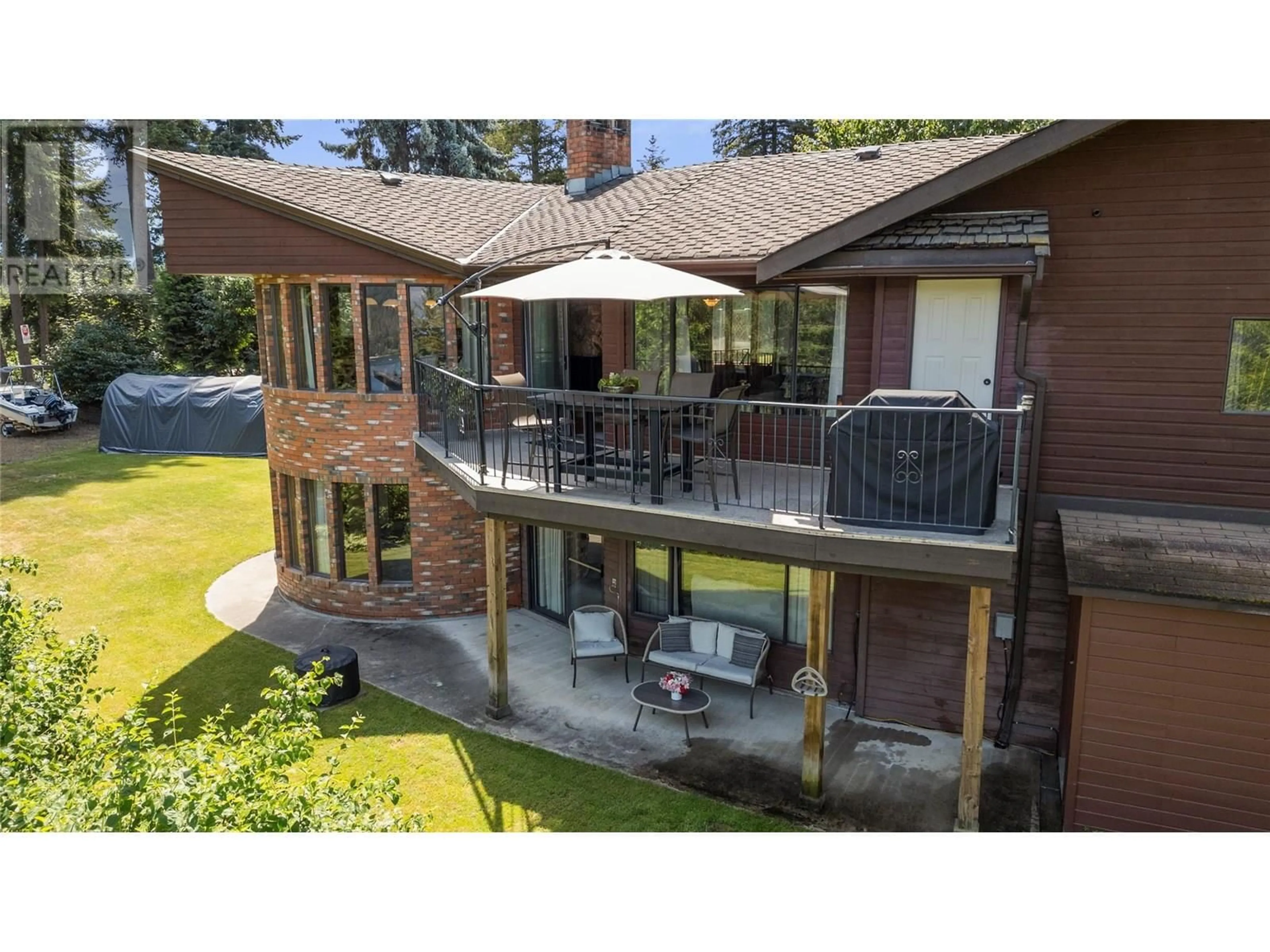 A pic from outside/outdoor area/front of a property/back of a property/a pic from drone, unknown for 2631 GRANDVIEW PLACE, Blind Bay British Columbia V0E1H2