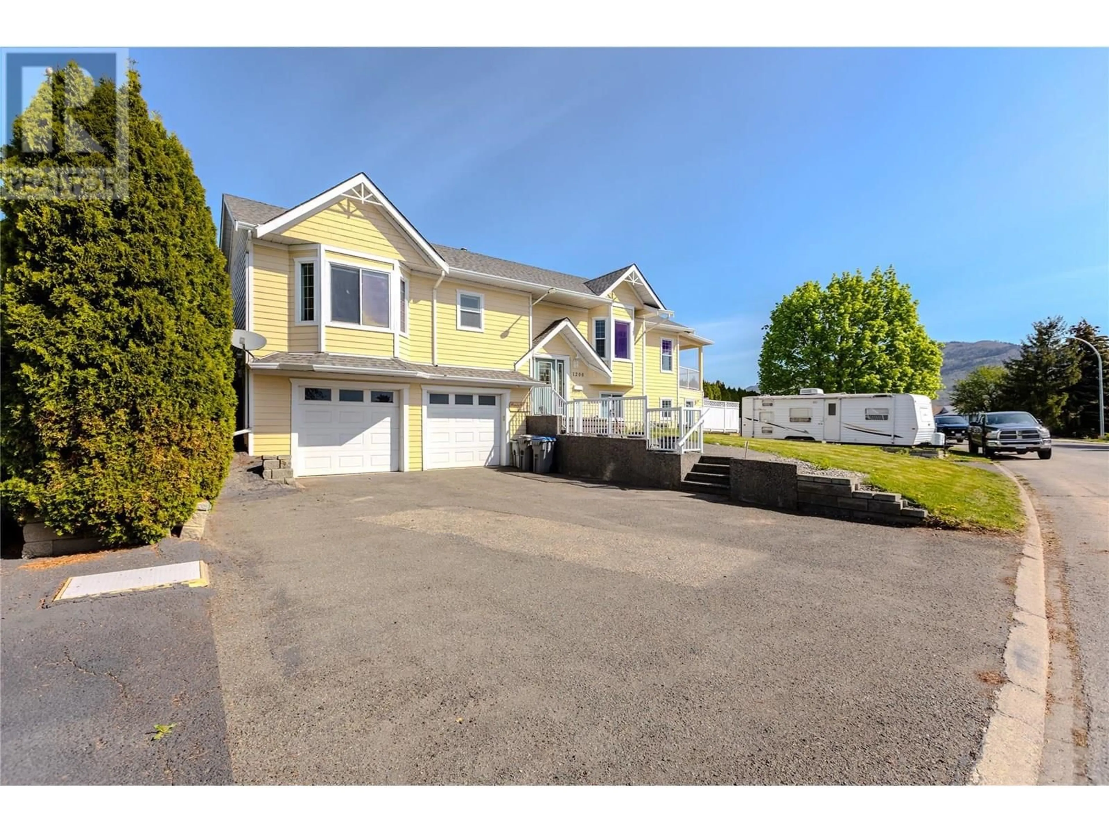 A pic from outside/outdoor area/front of a property/back of a property/a pic from drone, street for 1200 HOOK DRIVE, Kamloops British Columbia V2B7S9
