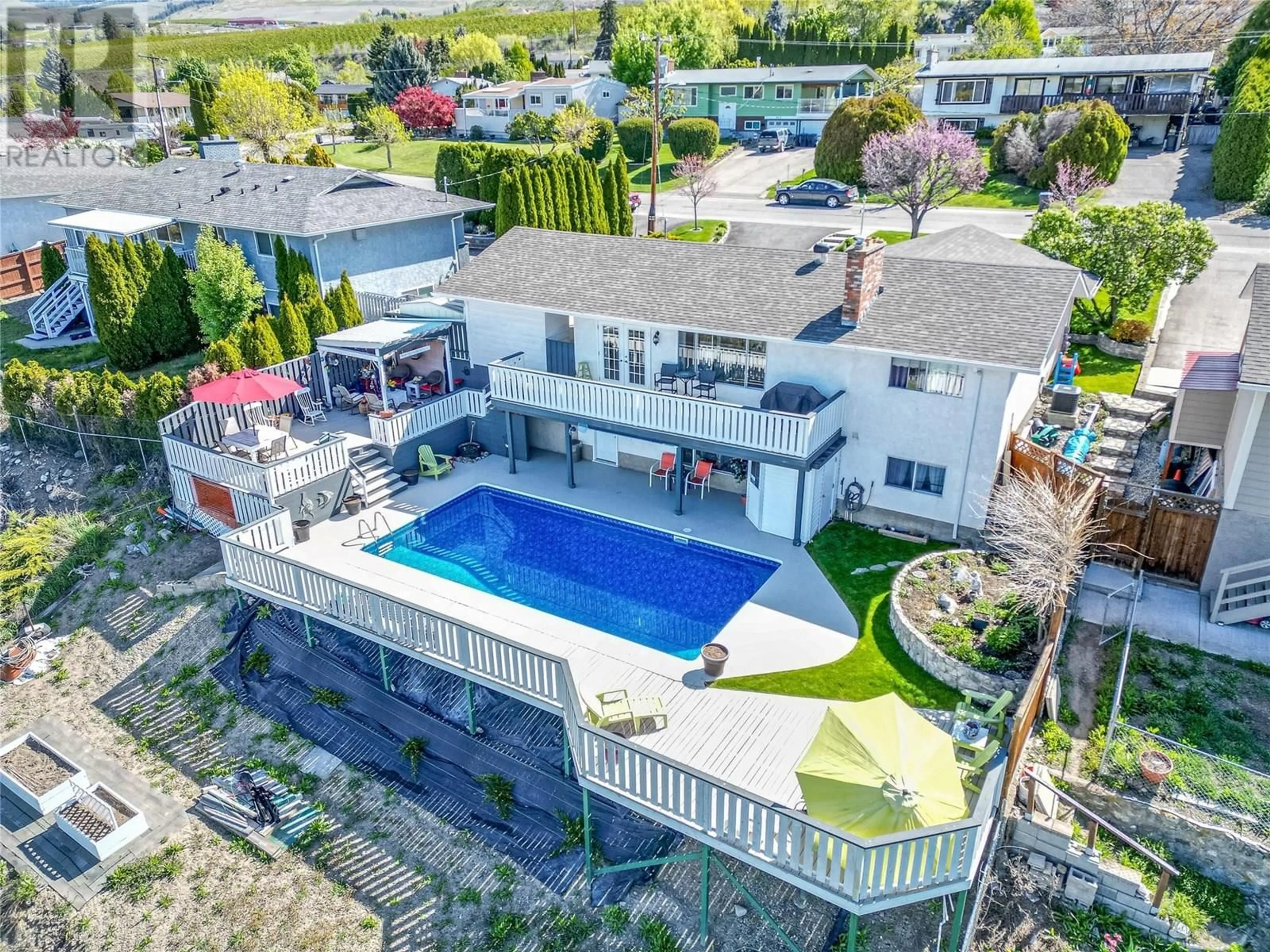 A pic from outside/outdoor area/front of a property/back of a property/a pic from drone, mountain view for 490 SEAFORD ROAD, Kelowna British Columbia V1X5L4