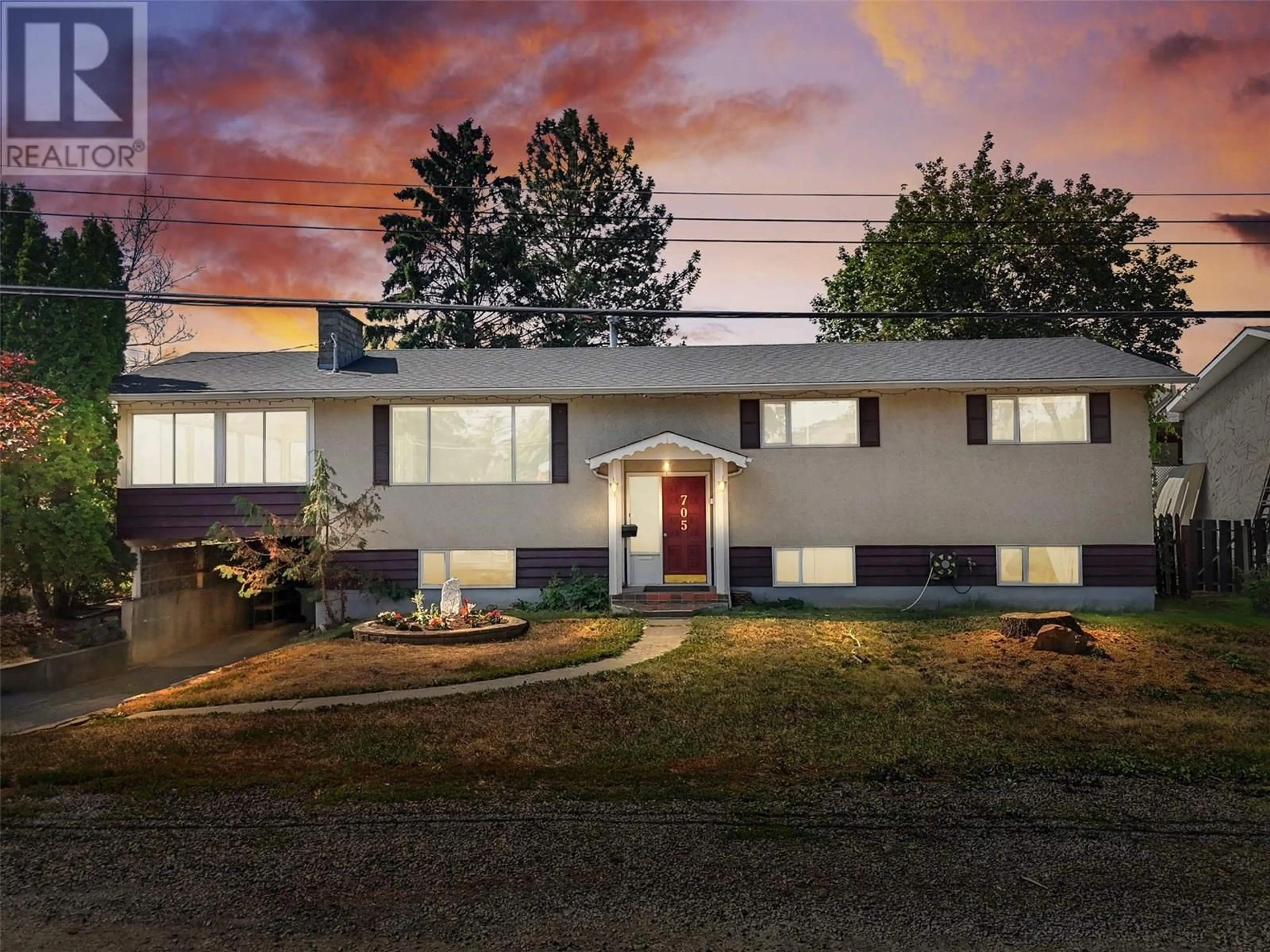 Home with vinyl exterior material, street for 705 SOLDIER ROAD, Kamloops British Columbia V2B6H5