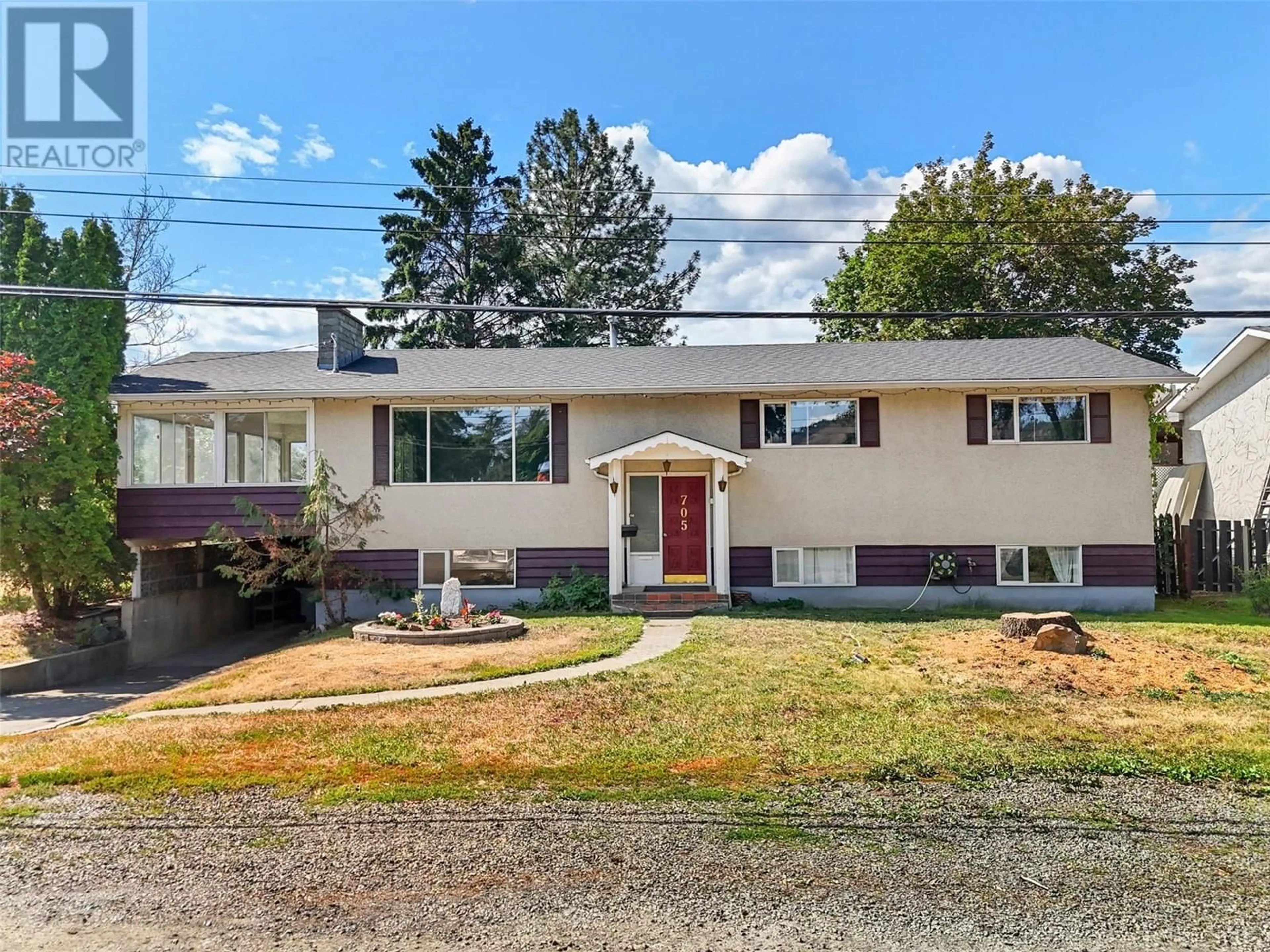 Home with vinyl exterior material, street for 705 SOLDIER ROAD, Kamloops British Columbia V2B6H5