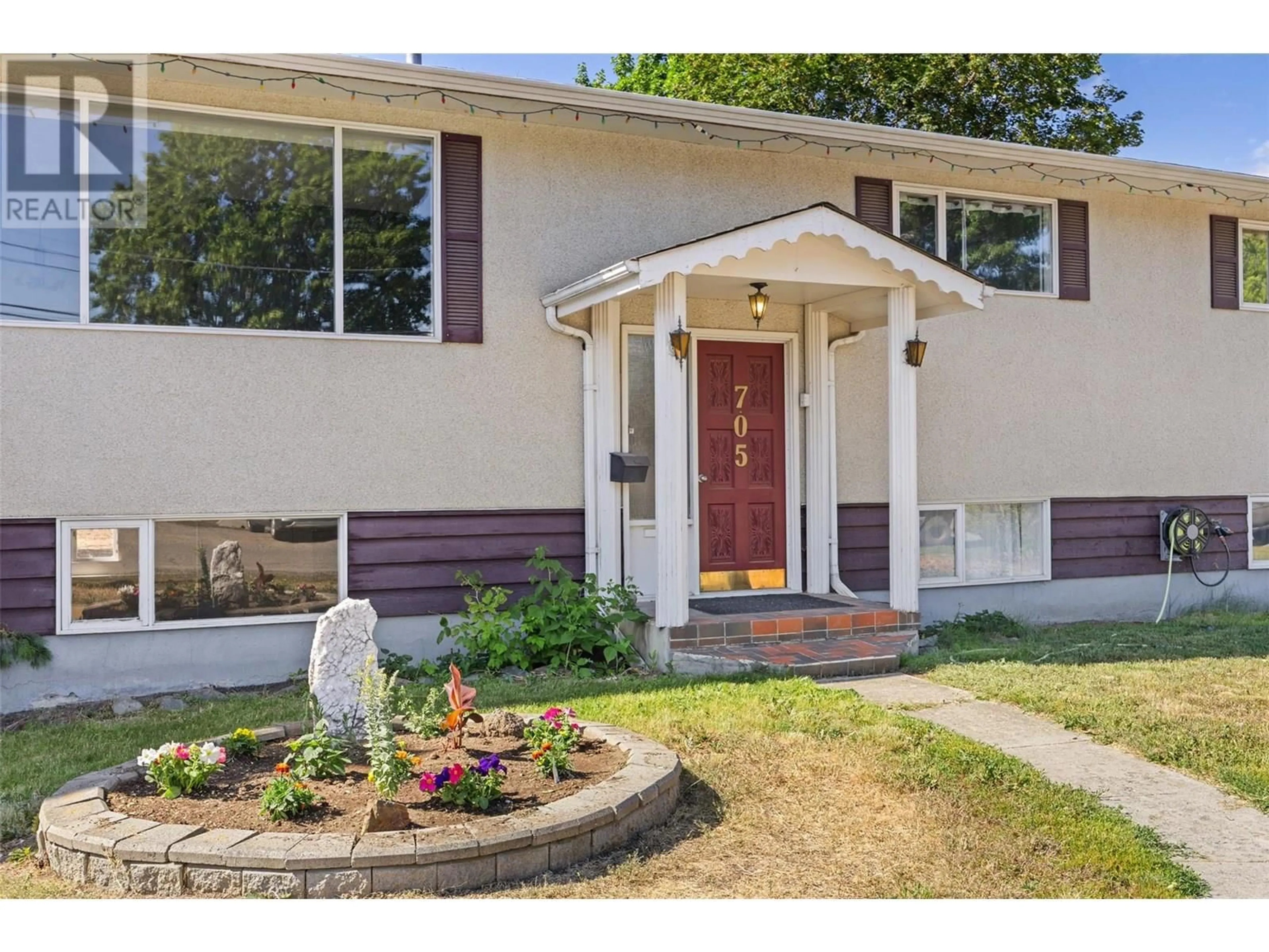 Home with vinyl exterior material, street for 705 SOLDIER ROAD, Kamloops British Columbia V2B6H5