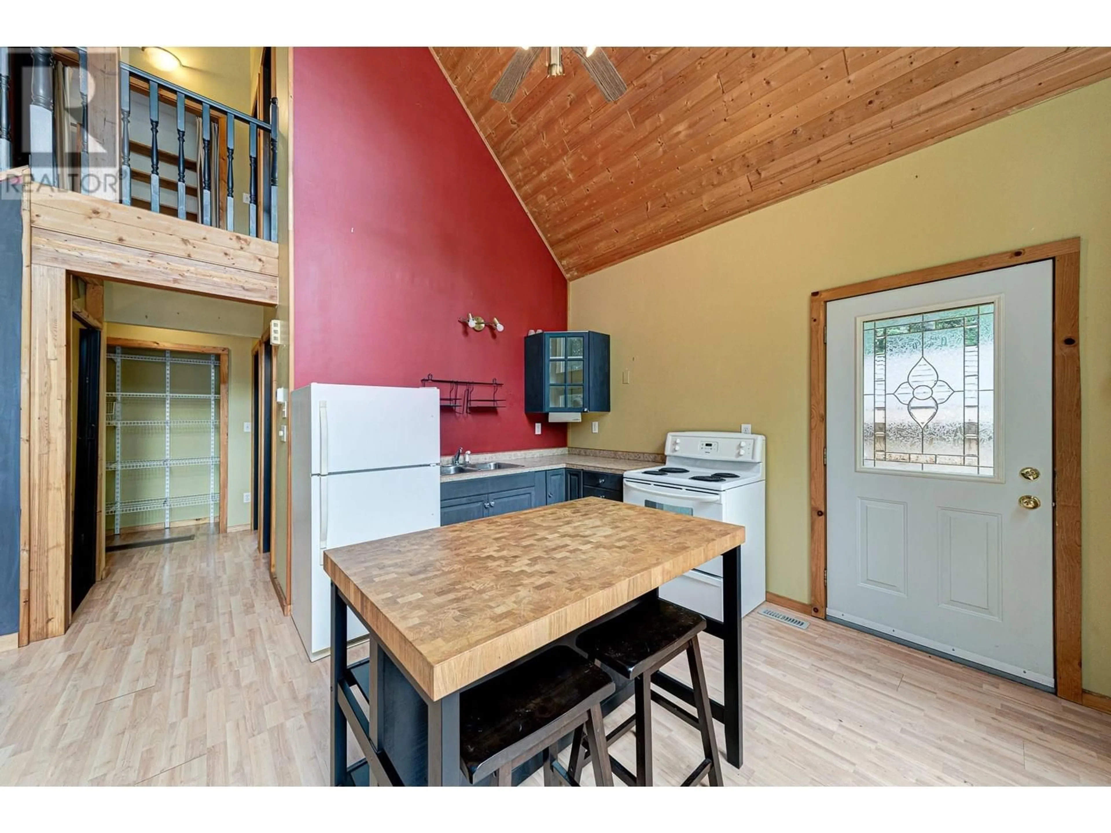 Open concept kitchen, wood/laminate floor for 25 DOUGLAS CRESCENT, Elkford British Columbia V0B1H0