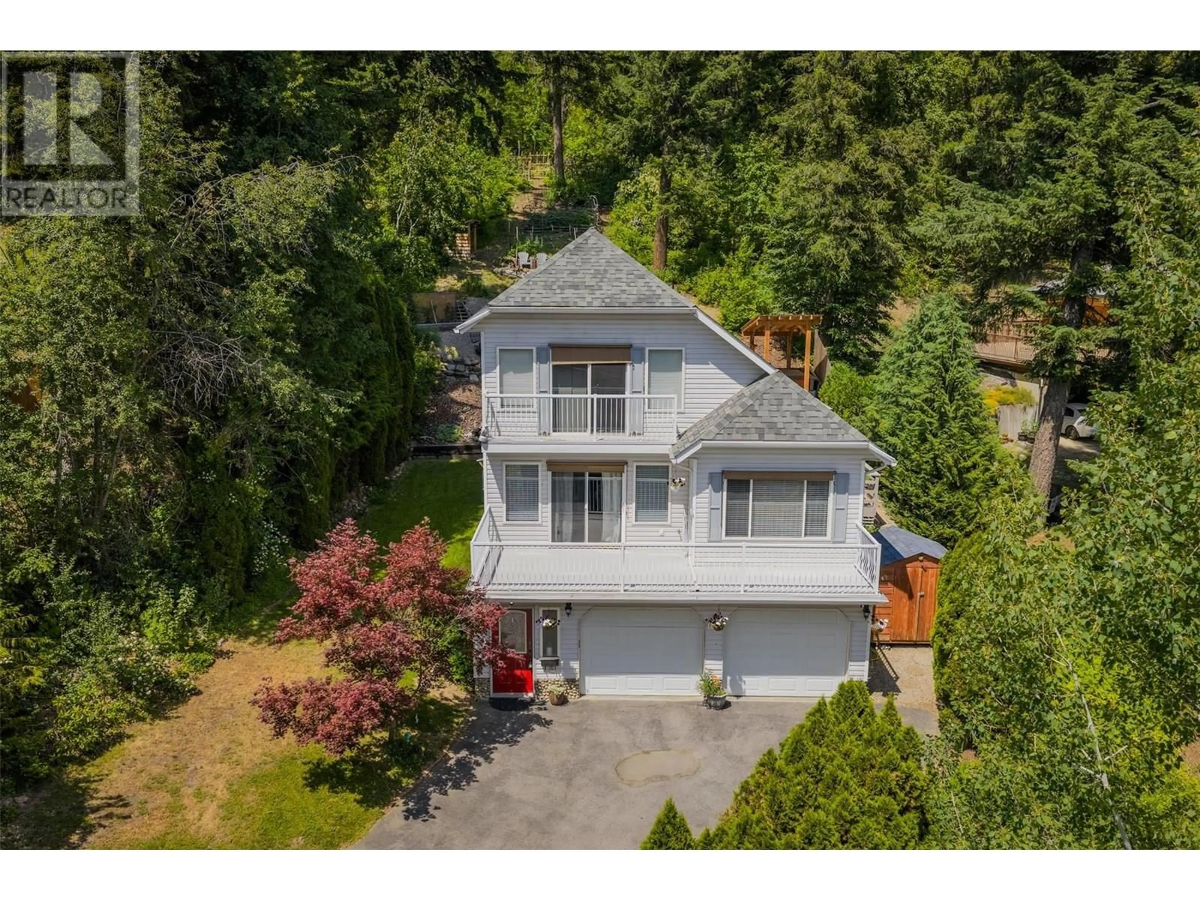 A pic from outside/outdoor area/front of a property/back of a property/a pic from drone, street for 1105 CHRISTIE ROAD, Montrose British Columbia V0G1P0