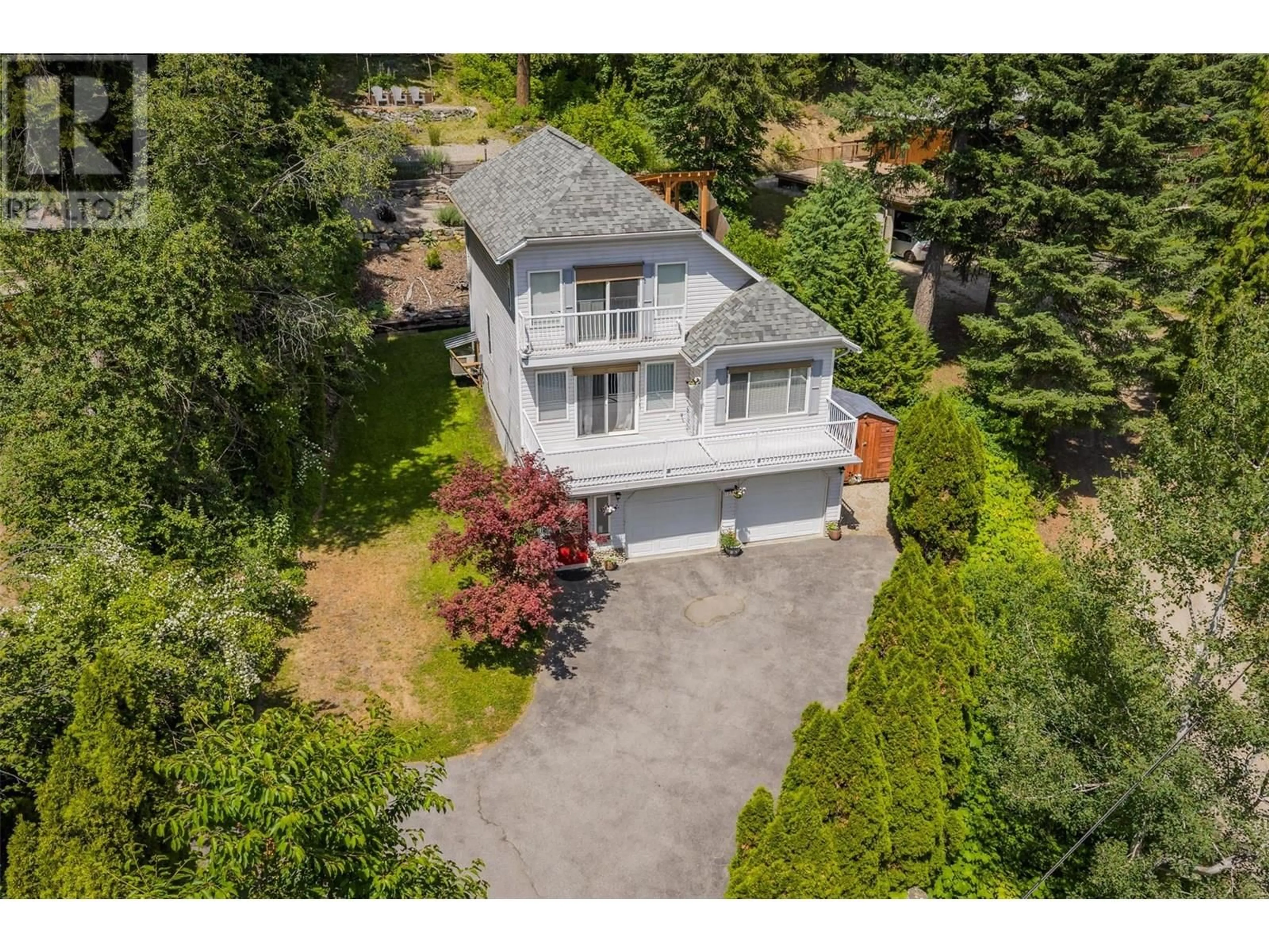 A pic from outside/outdoor area/front of a property/back of a property/a pic from drone, street for 1105 CHRISTIE ROAD, Montrose British Columbia V0G1P0