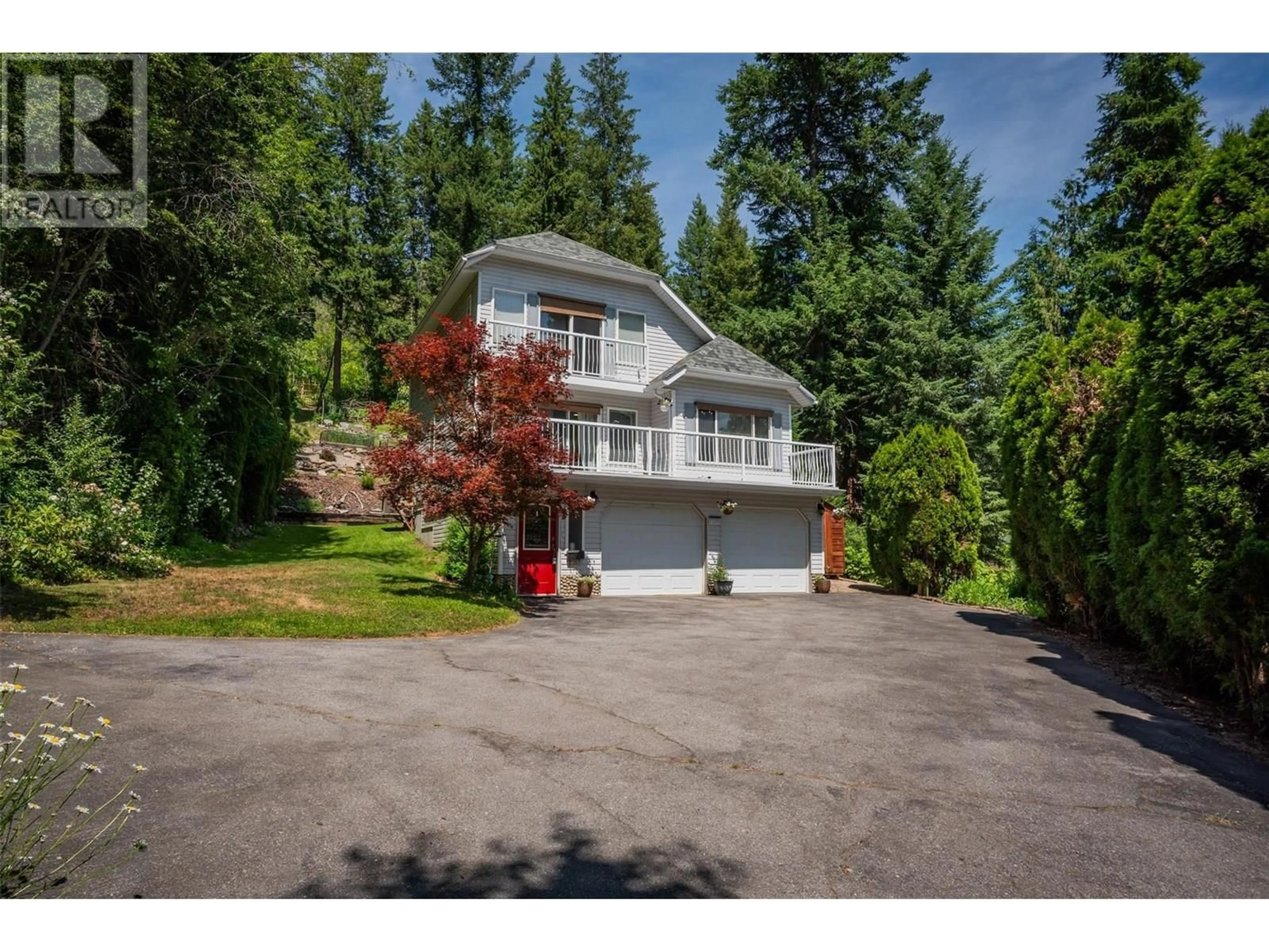 A pic from outside/outdoor area/front of a property/back of a property/a pic from drone, street for 1105 CHRISTIE ROAD, Montrose British Columbia V0G1P0