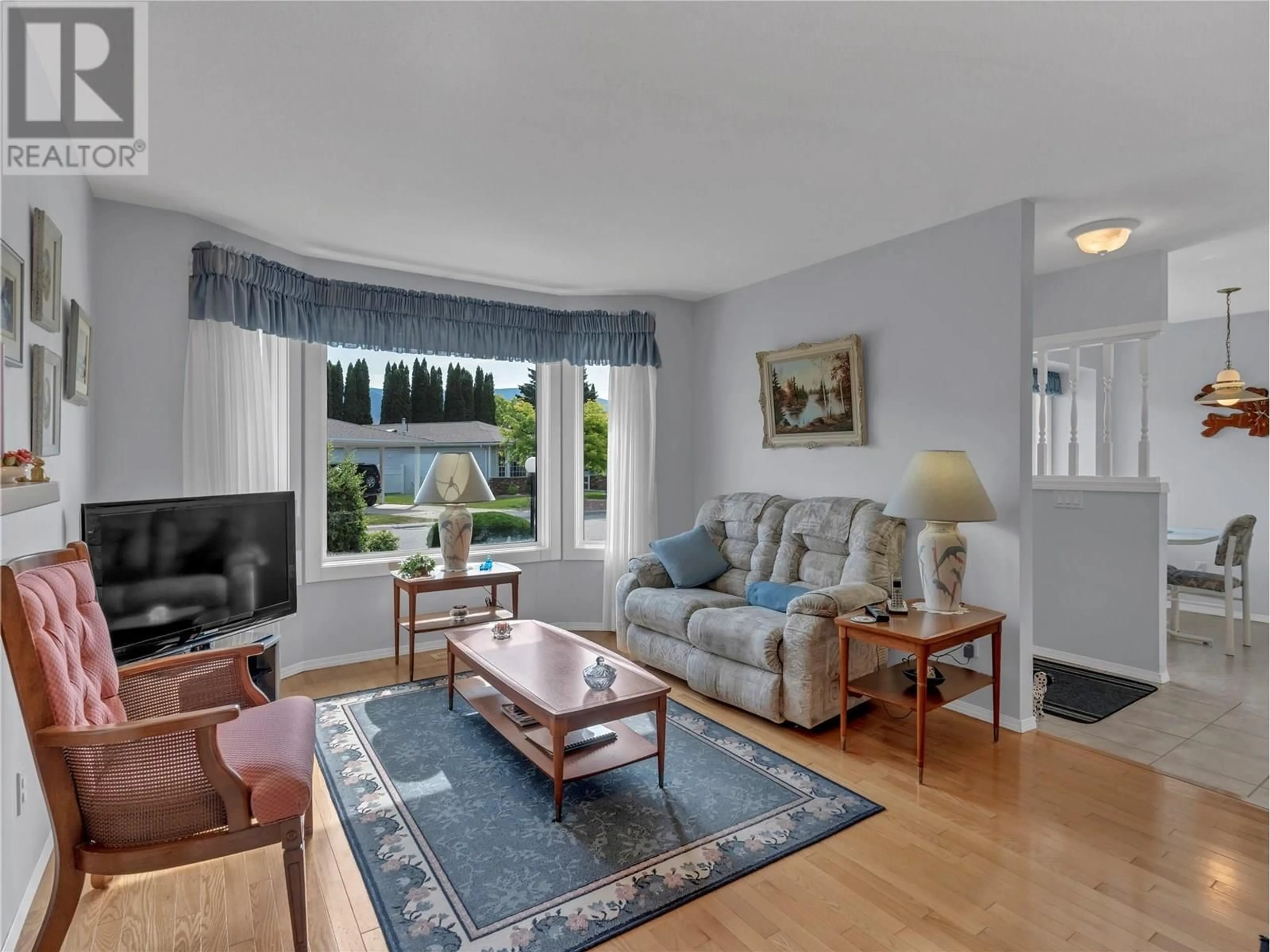 Living room with furniture, unknown for 220 SANDPIPER CRESCENT, Penticton British Columbia V2A8K6