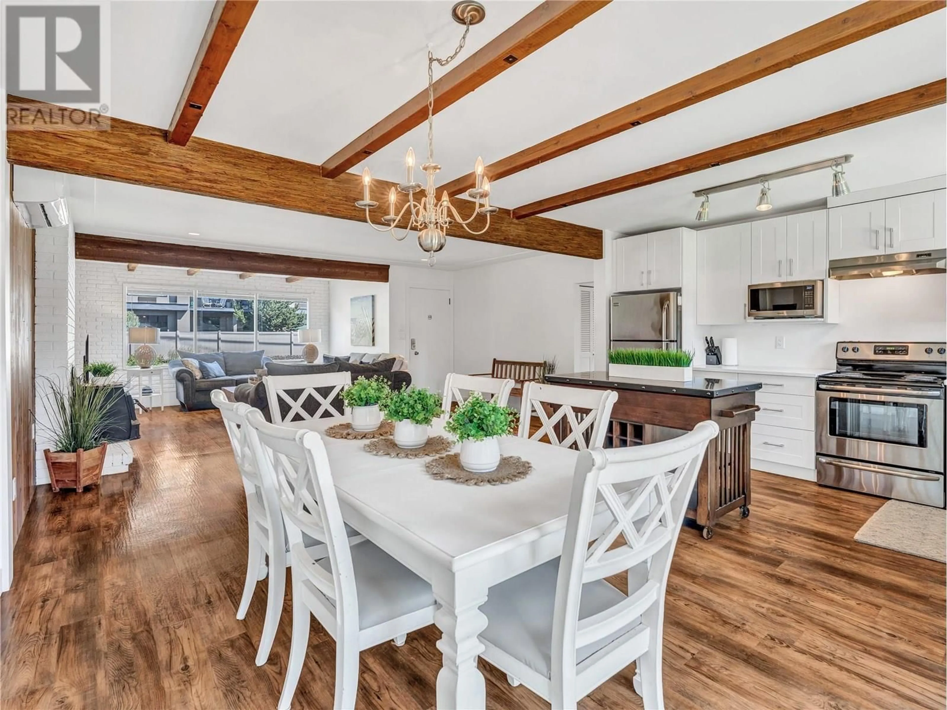 Open concept kitchen, wood/laminate floor for 198 YORKTON AVENUE, Penticton British Columbia V2A3V2