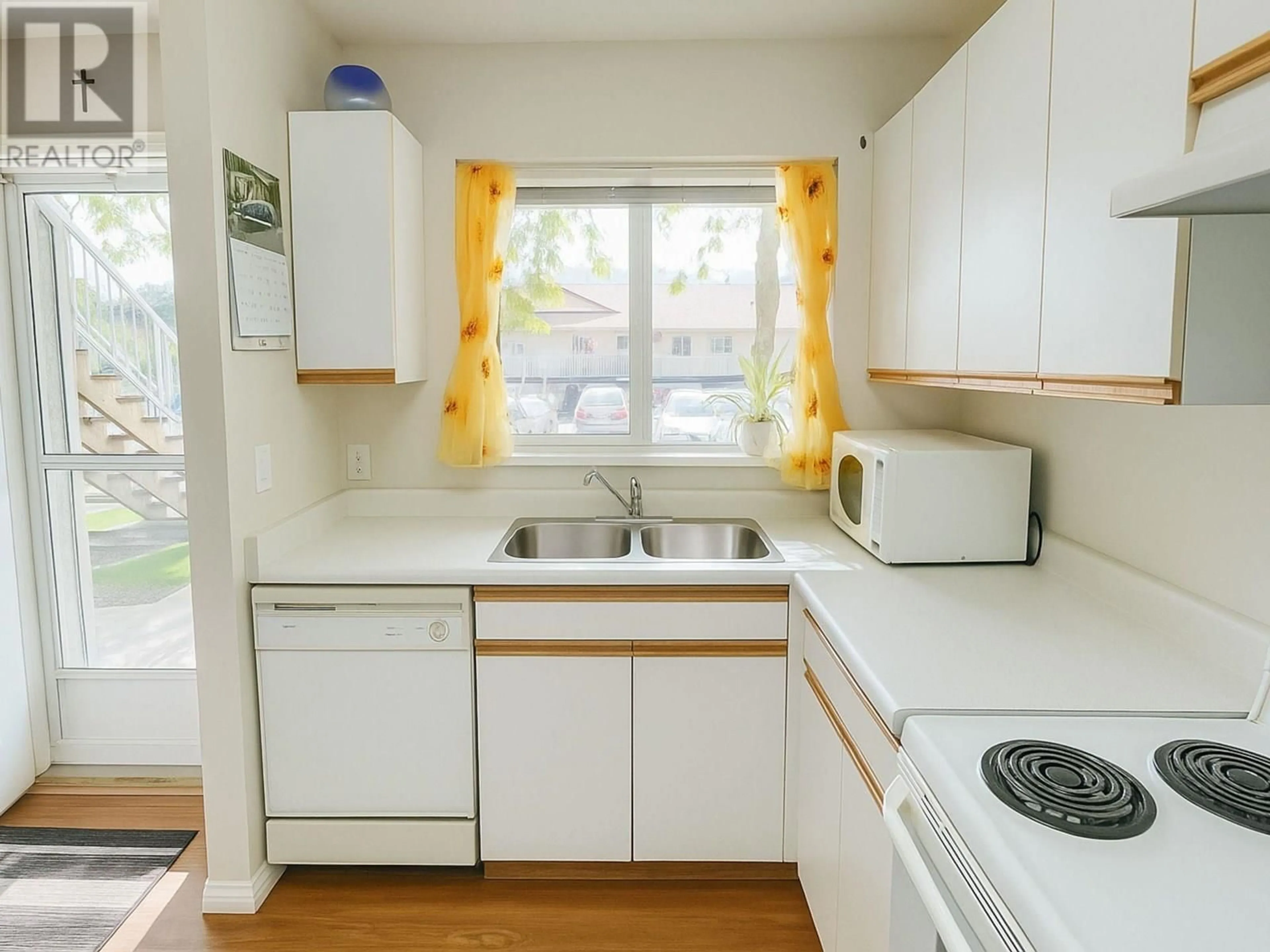 Standard kitchen, unknown for 103 - 831 2ND STREET SOUTHEAST, Salmon Arm British Columbia V1E1S6