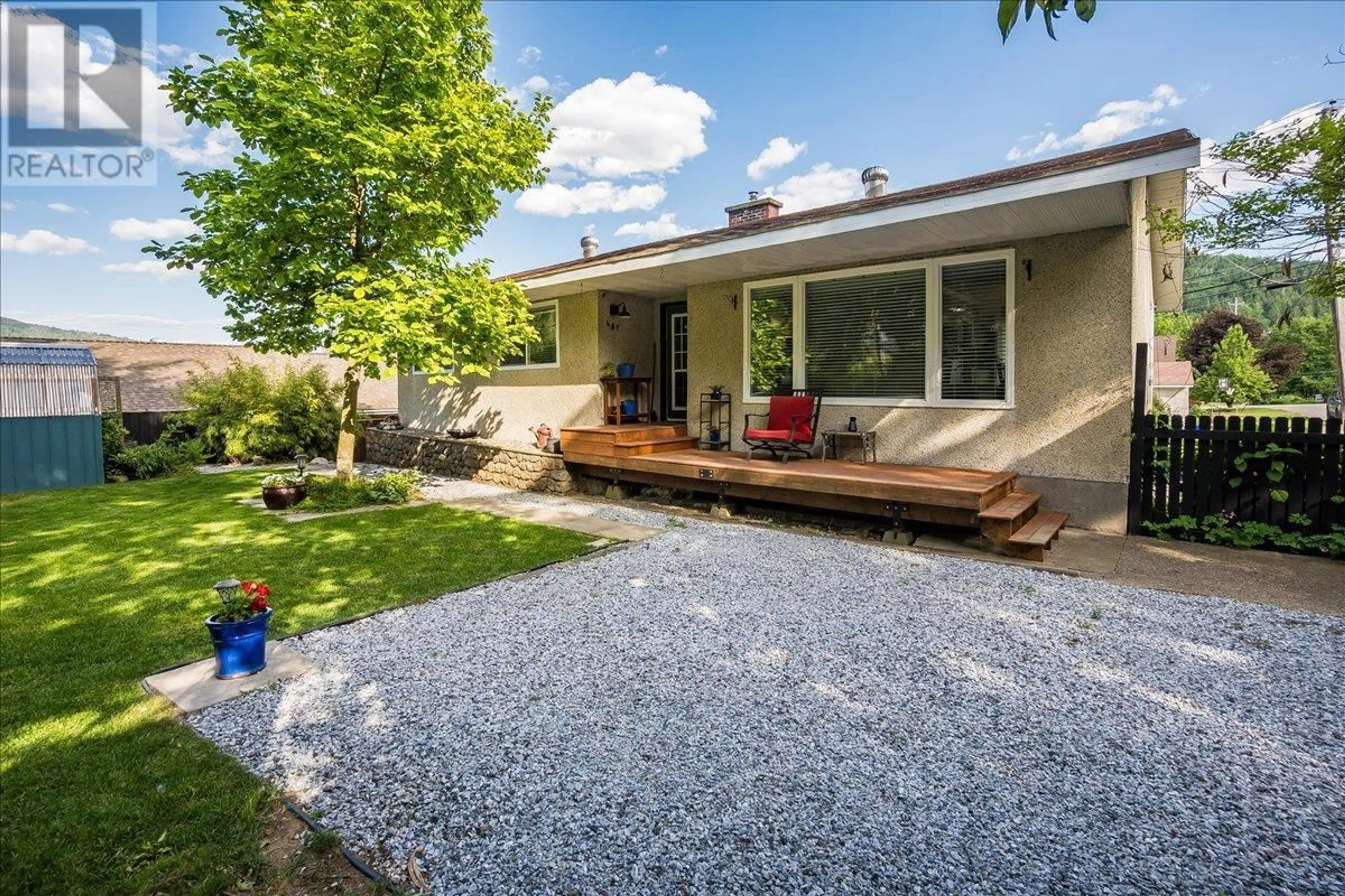 Patio, street for 407 WILLOW DRIVE, Warfield British Columbia V1R2M9