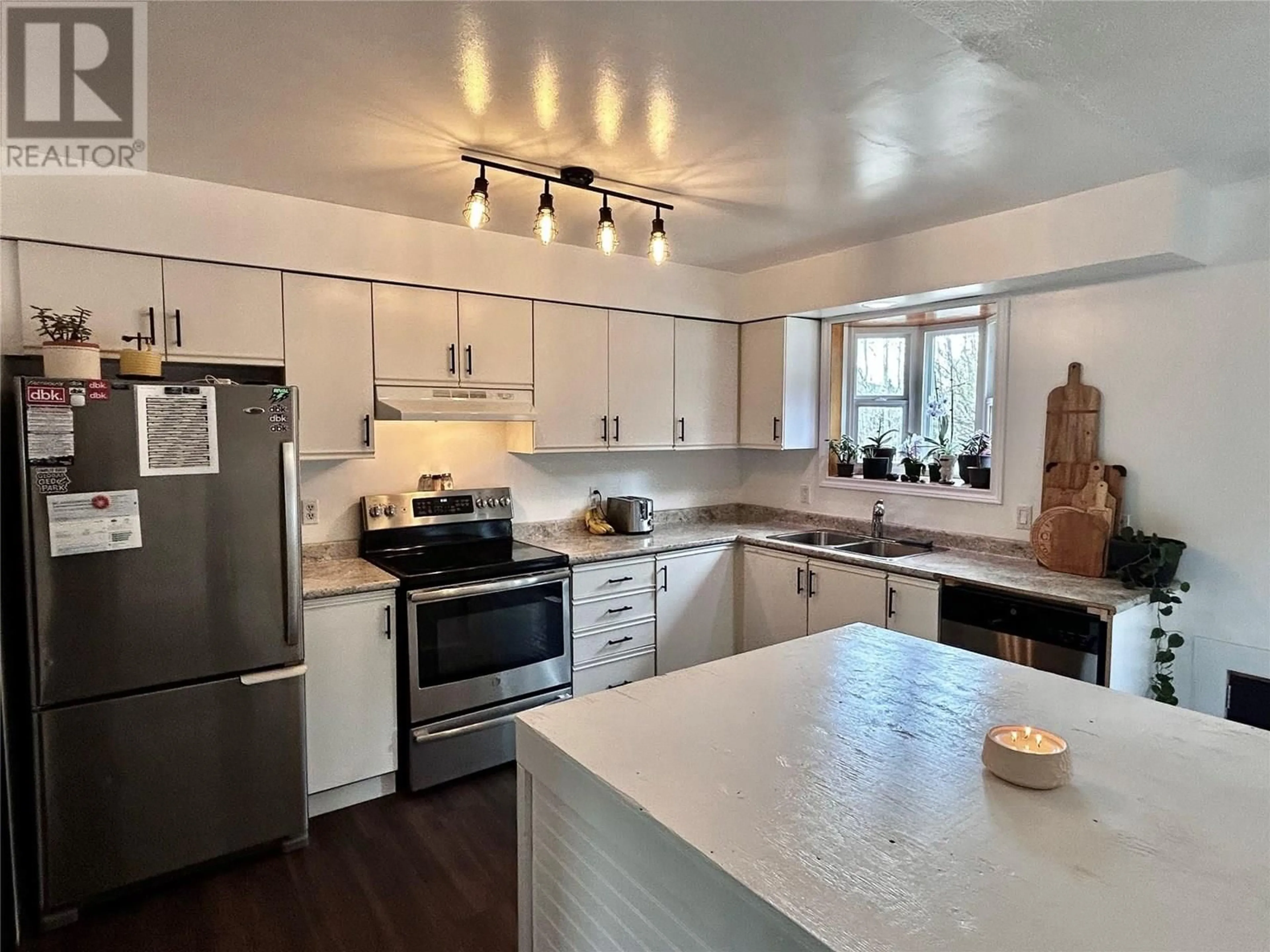 Open concept kitchen, wood/laminate floor for 152 WAPITI CRESCENT, Tumbler Ridge British Columbia V0C2W0