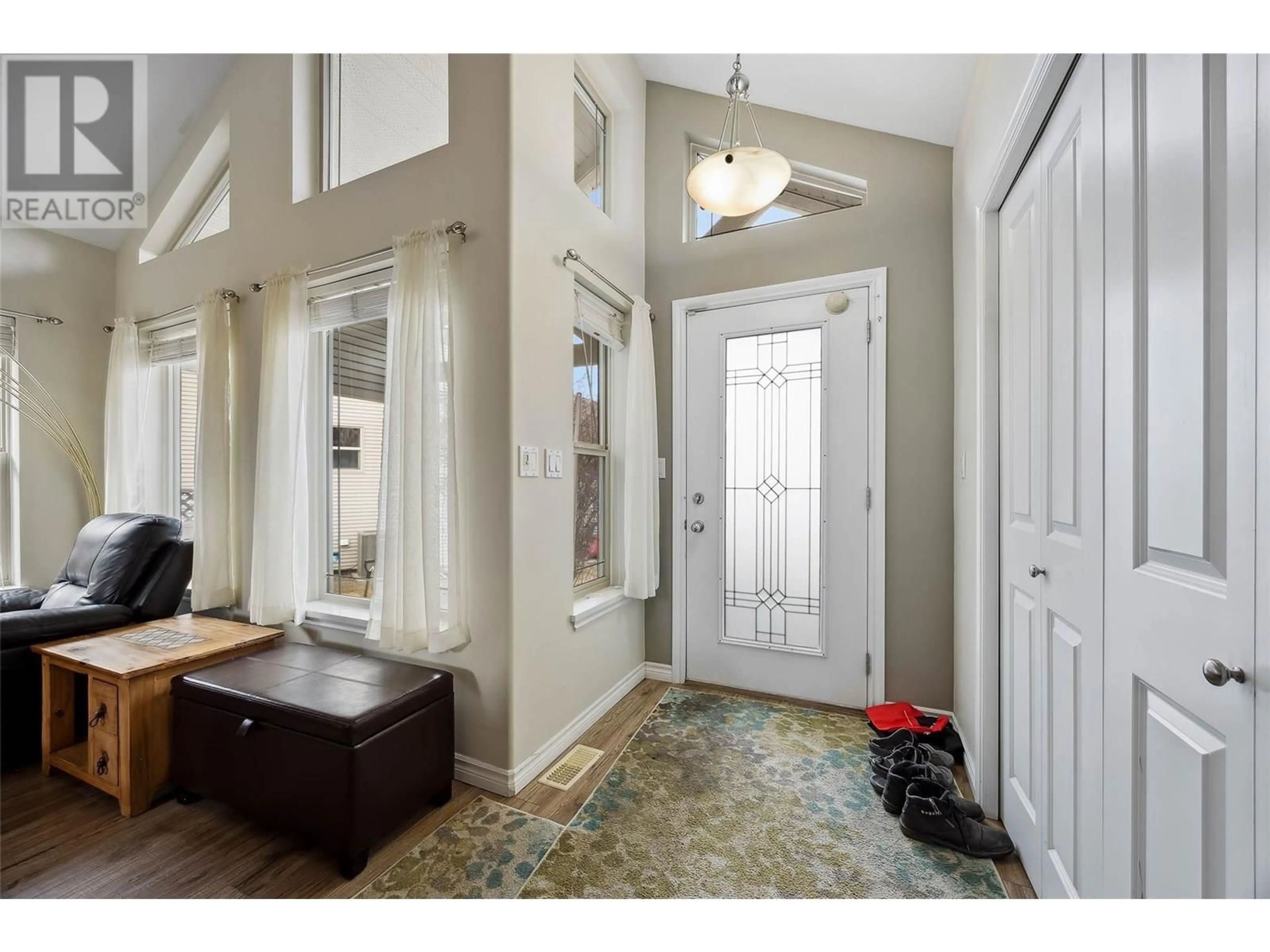 Indoor entryway for 1925 ENGLEMANN COURT, Kamloops British Columbia V1S1X9
