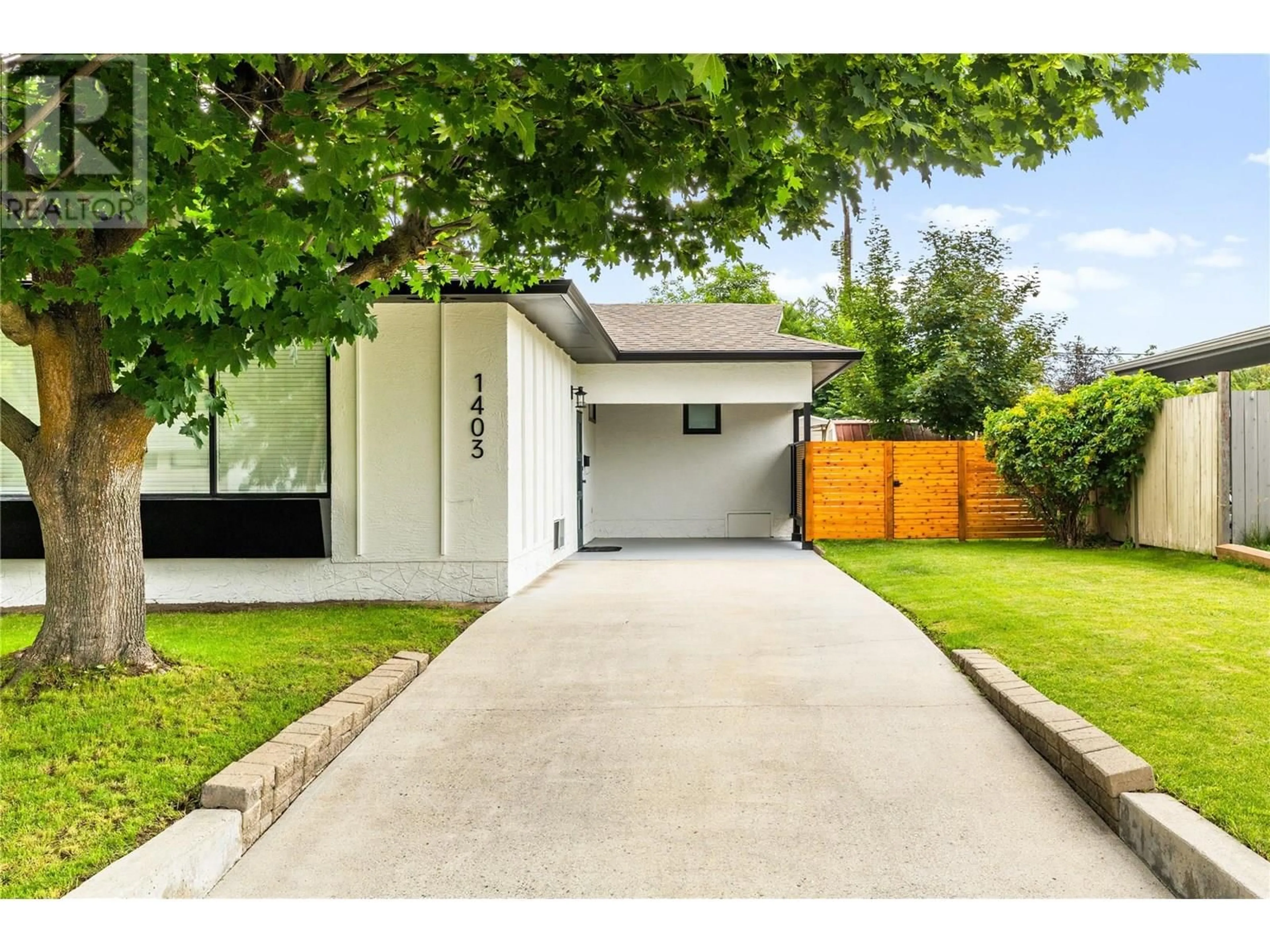 A pic from outside/outdoor area/front of a property/back of a property/a pic from drone, street for 1403 BRAEMAR STREET, Kelowna British Columbia V1Y3X4