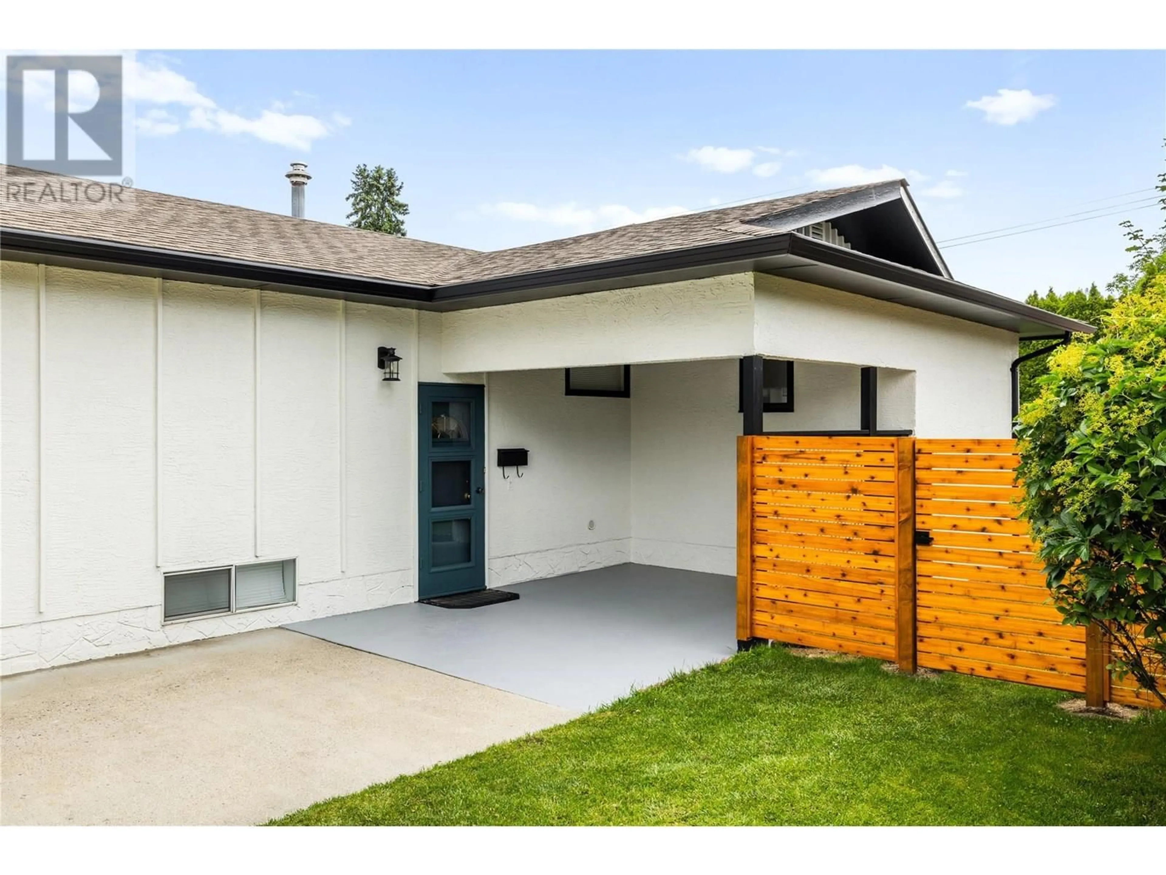Home with vinyl exterior material, street for 1403 BRAEMAR STREET, Kelowna British Columbia V1Y3X4