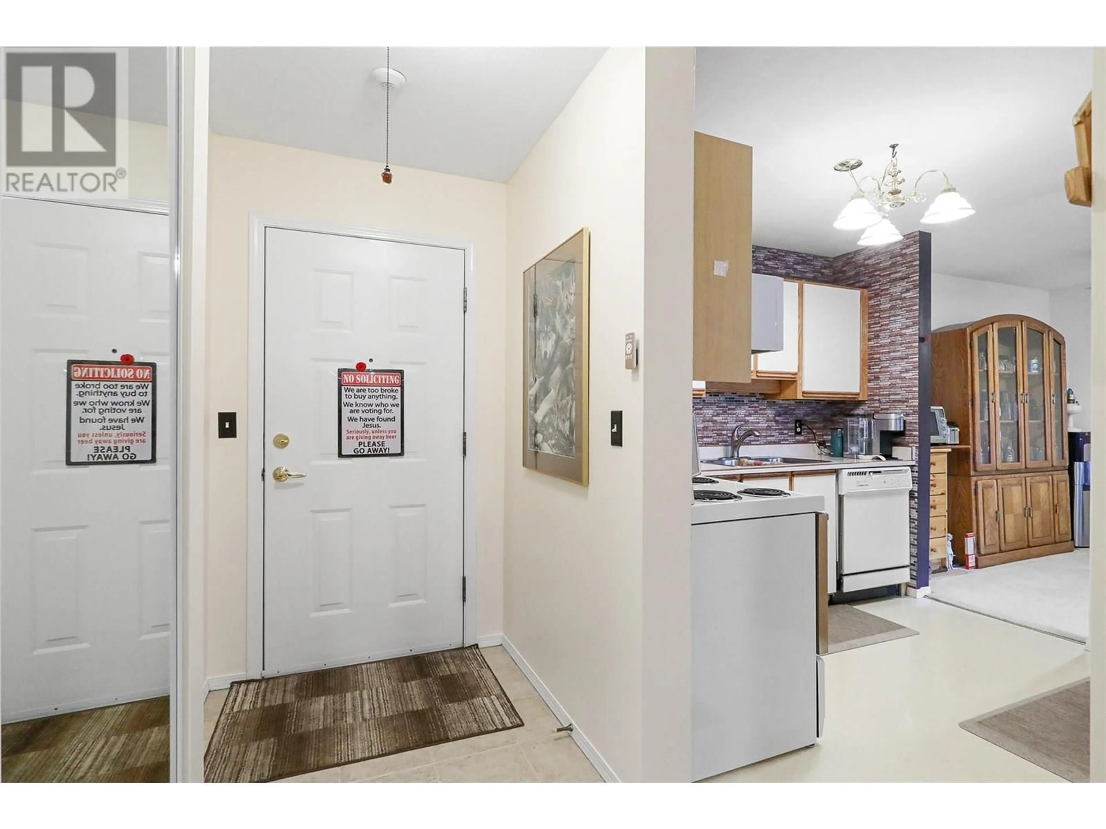 Indoor entryway for 111 - 180 HOLLYWOOD ROAD, Kelowna British Columbia V1X6Y9