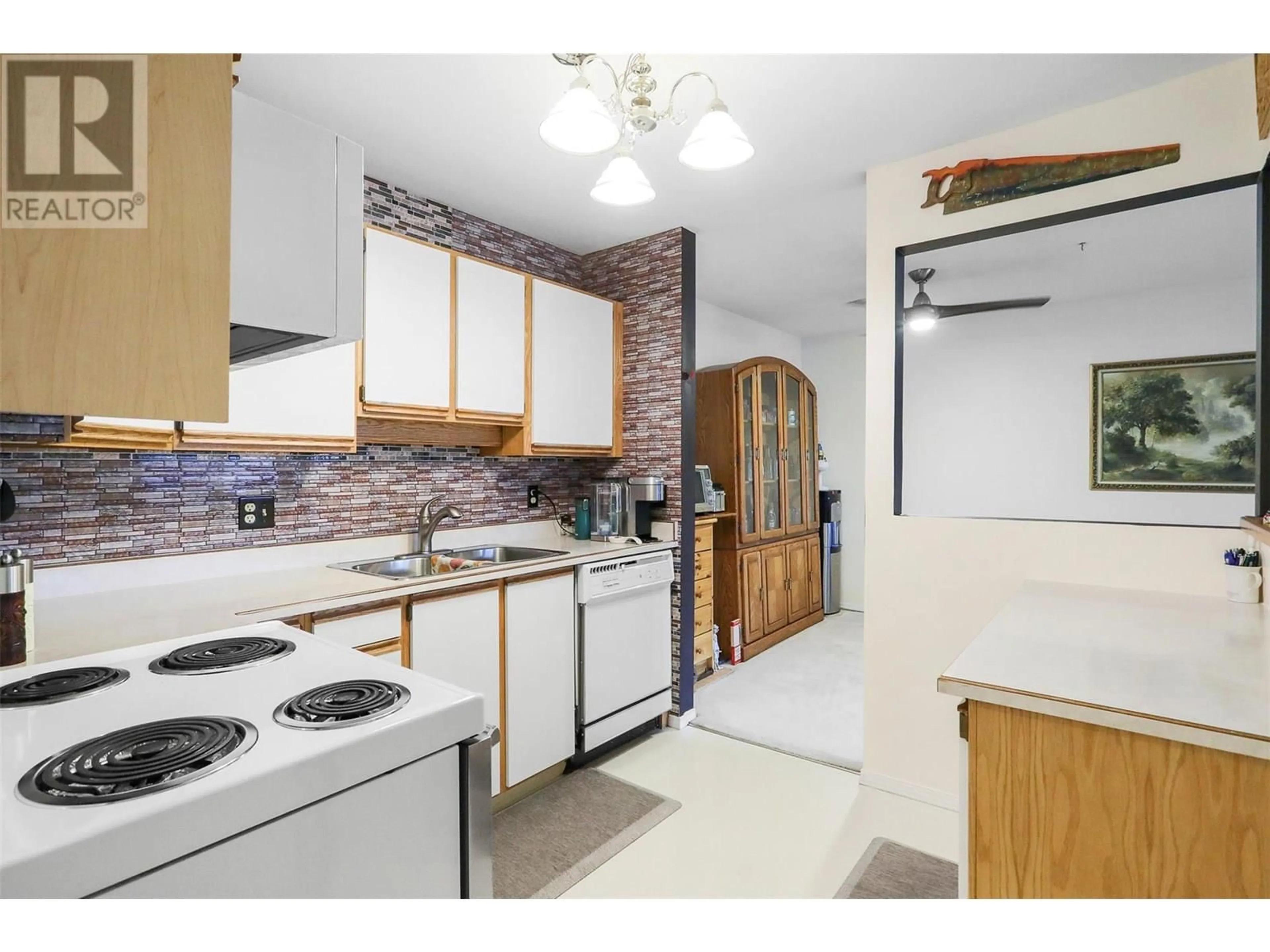 Standard kitchen, ceramic/tile floor for 111 - 180 HOLLYWOOD ROAD, Kelowna British Columbia V1X6Y9