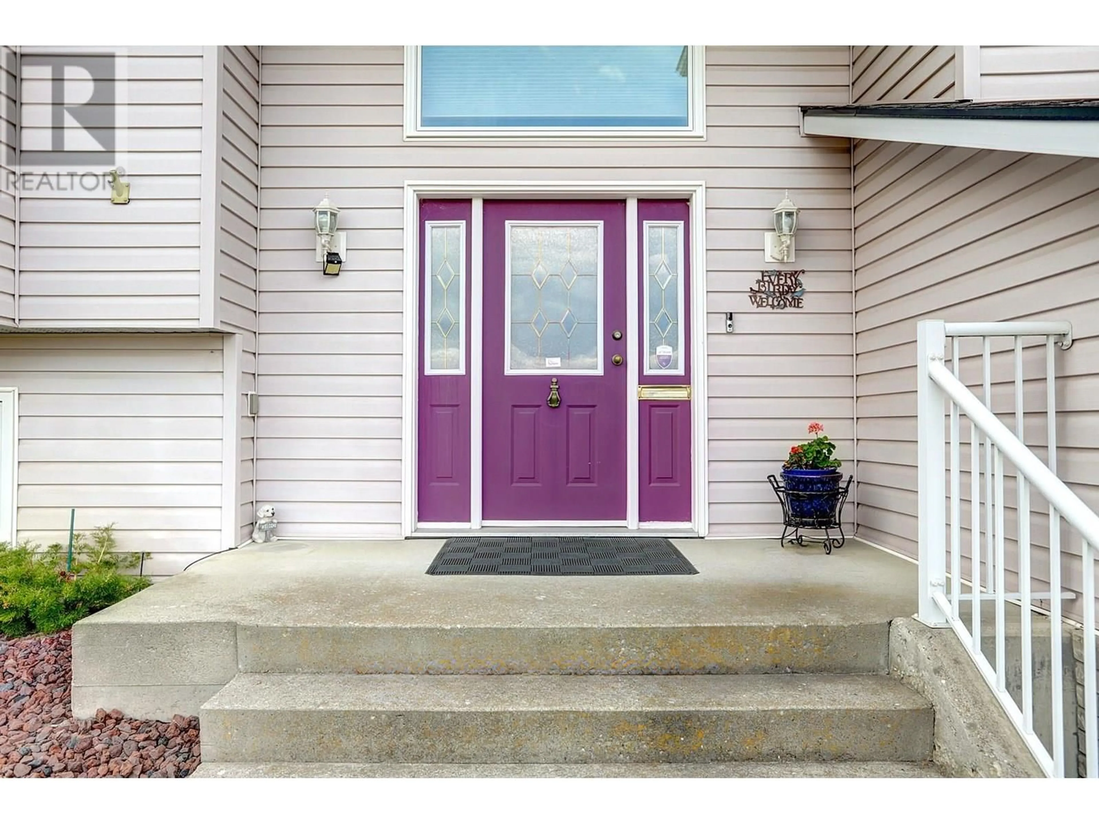 Indoor entryway for 8905 ORCHARD RIDGE DRIVE, Coldstream British Columbia V1B1Z7