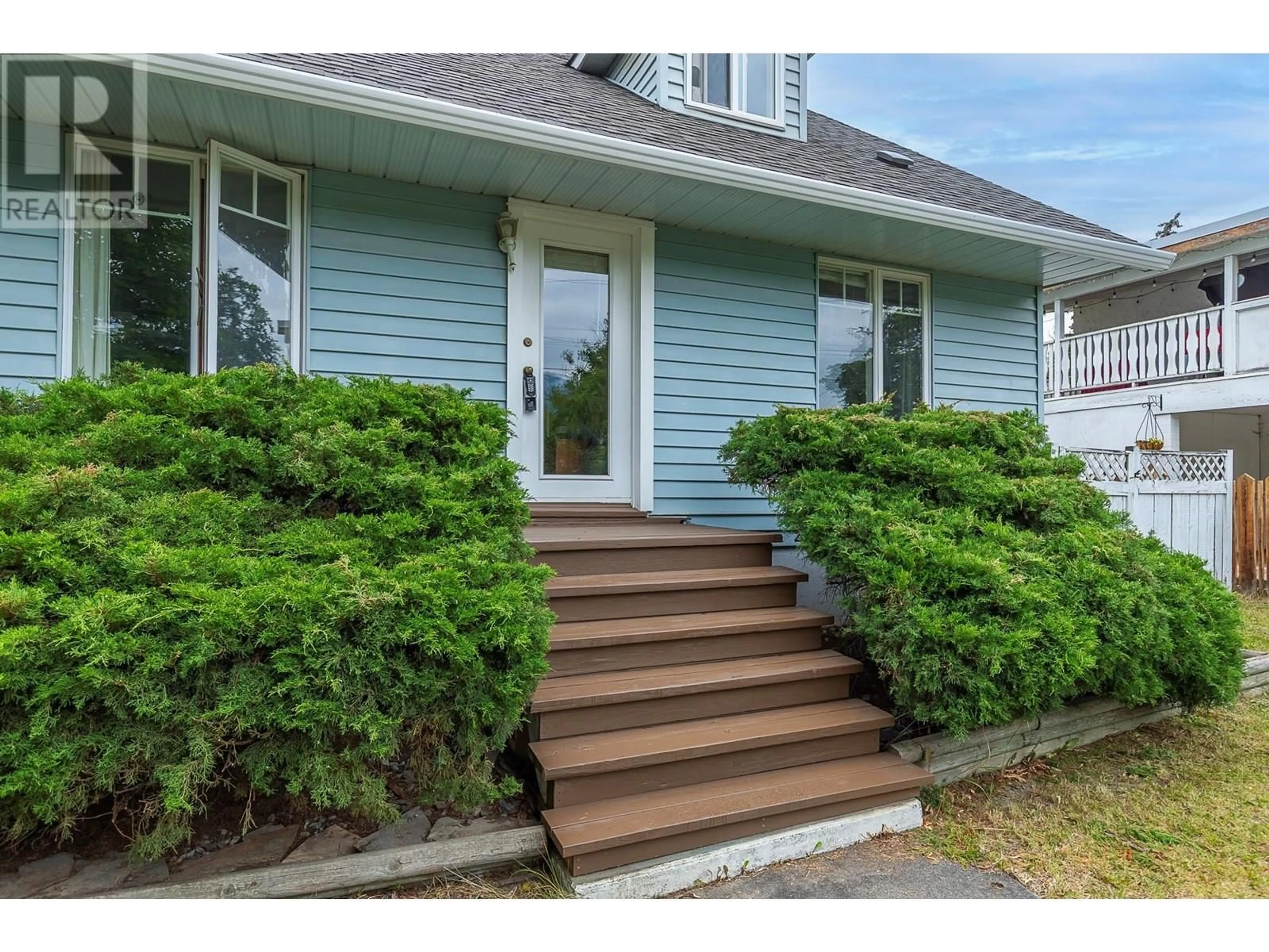 Home with vinyl exterior material, street for 2602 15 STREET, Vernon British Columbia V1T3V6