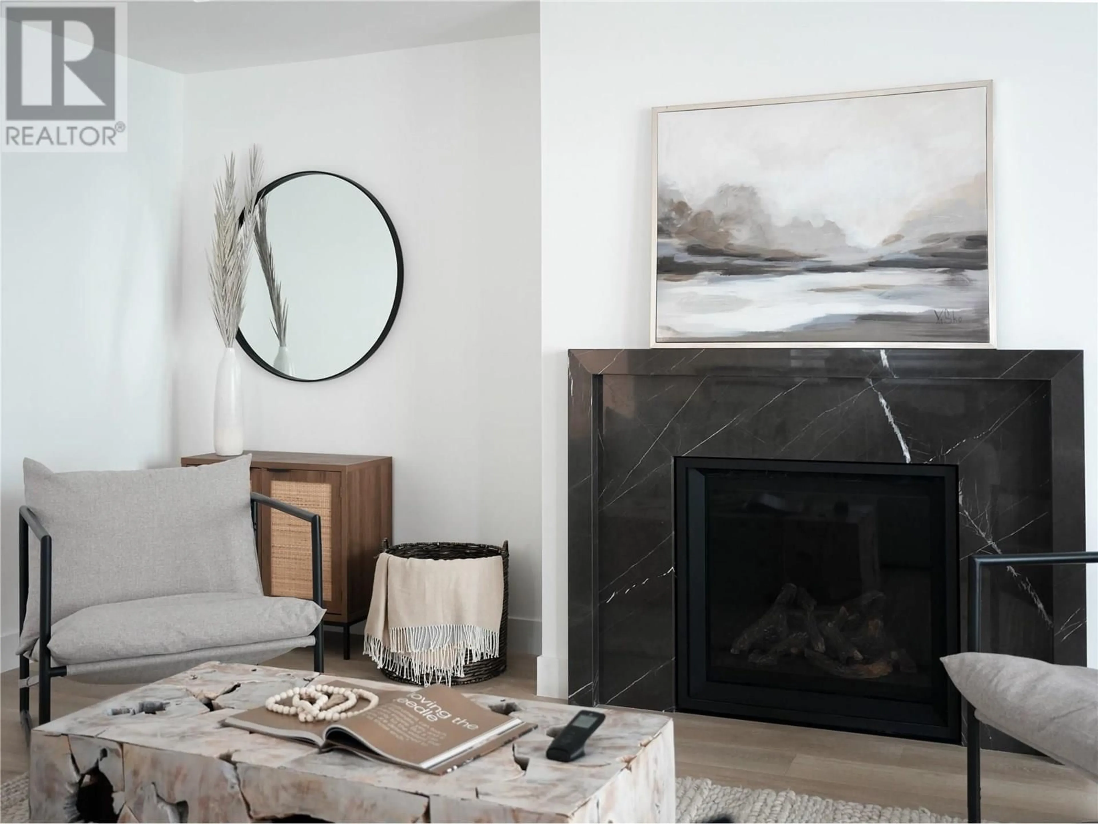 Living room with furniture, unknown for 955 MANHATTAN DRIVE, Kelowna British Columbia V1Y1H7