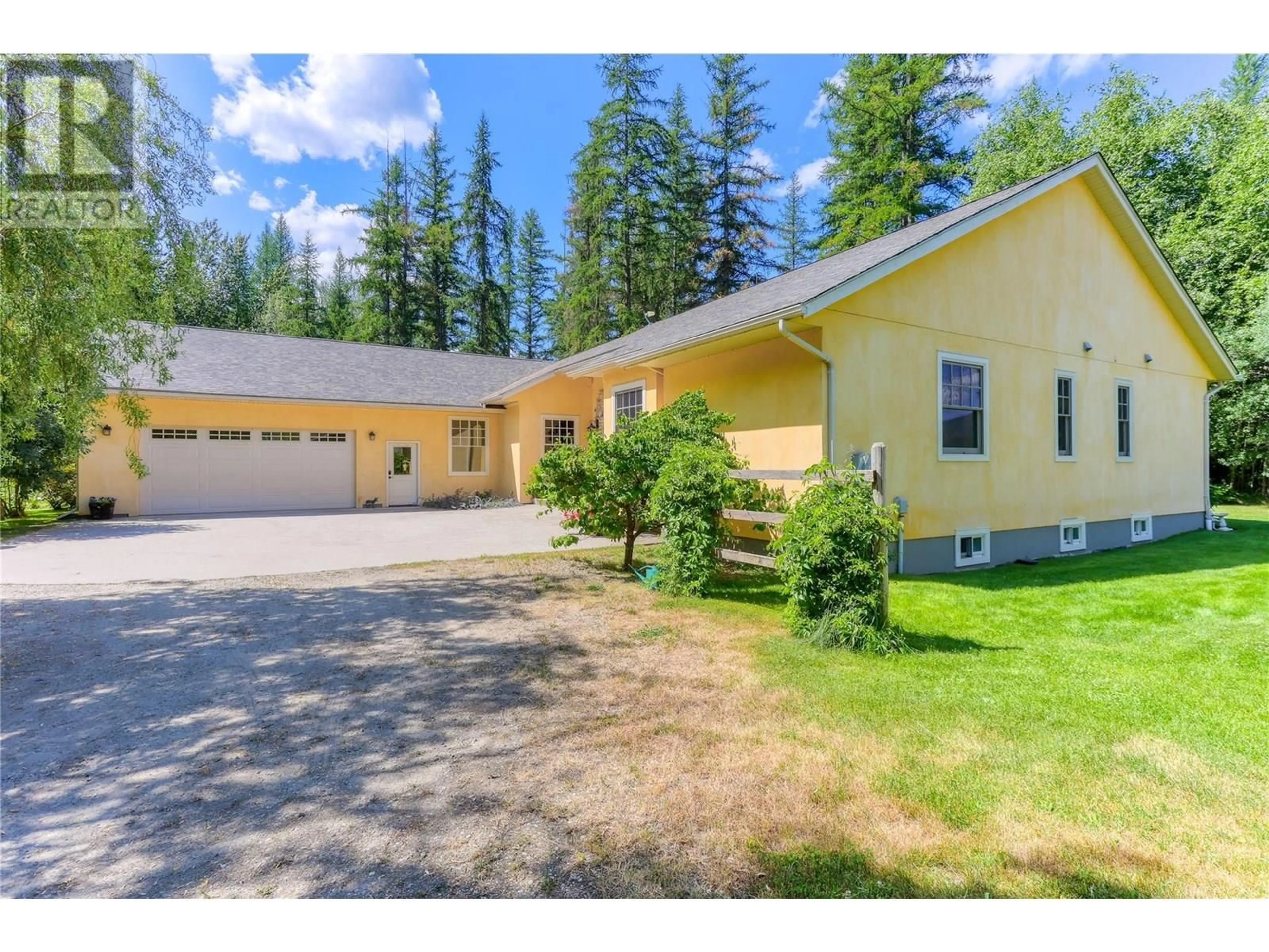 A pic from outside/outdoor area/front of a property/back of a property/a pic from drone, unknown for 9309 STATION ROAD, Trail British Columbia V1R4W6