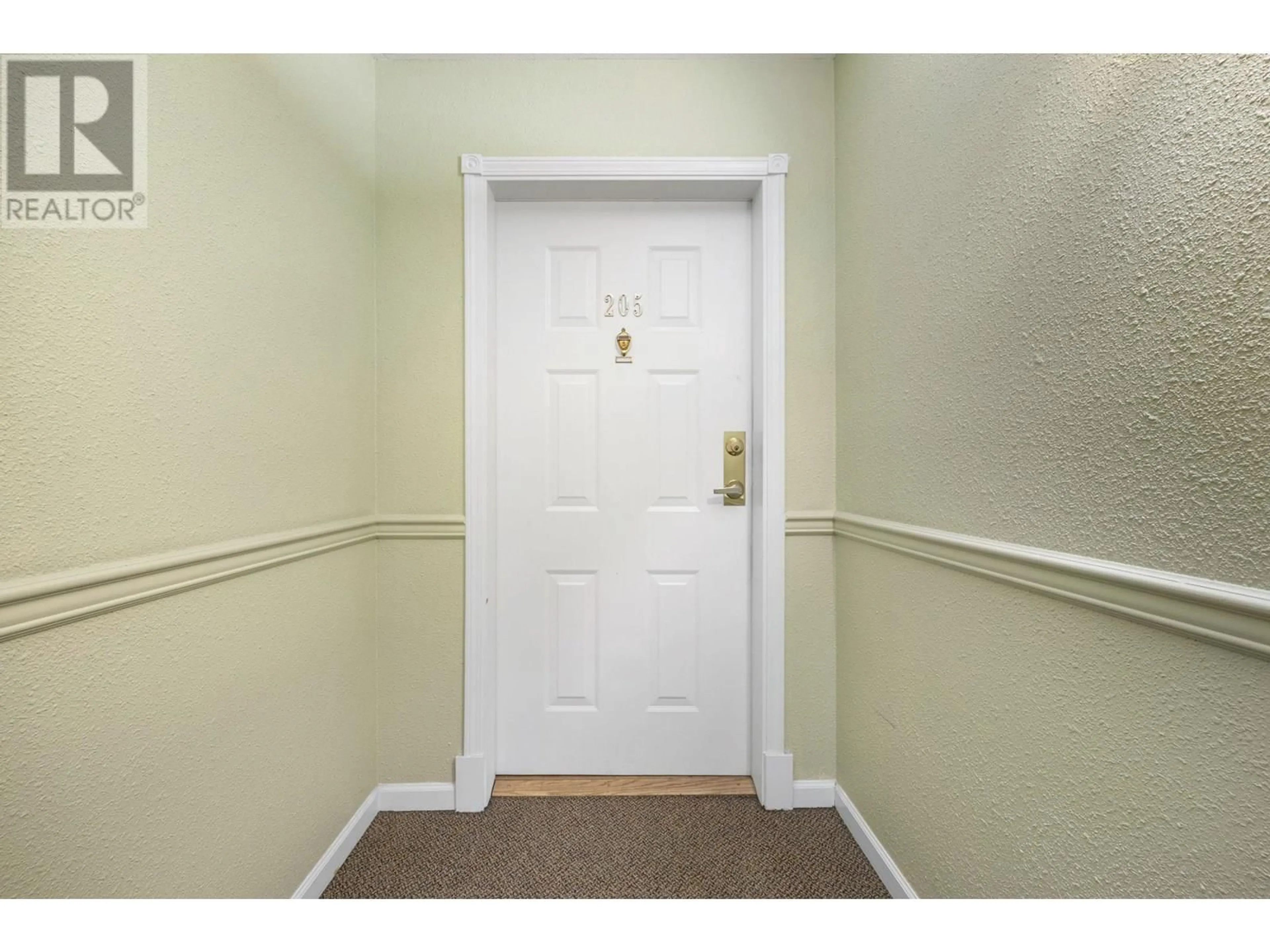Indoor entryway for 205 - 255 MCINTOSH ROAD, Kelowna British Columbia V1X2C5