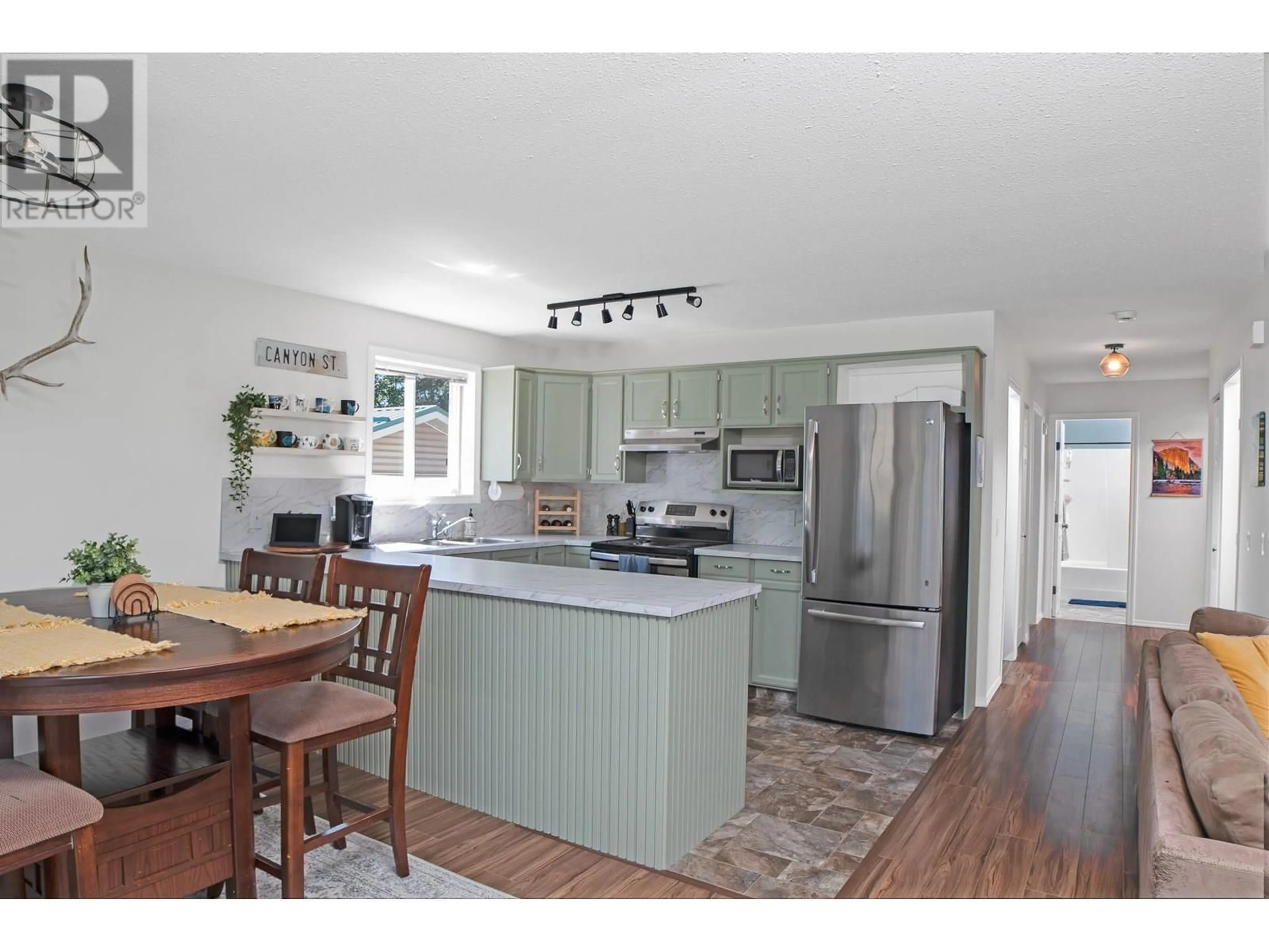 Open concept kitchen, unknown for 5 - 1907 PINE STREET, Creston British Columbia V0B1G5