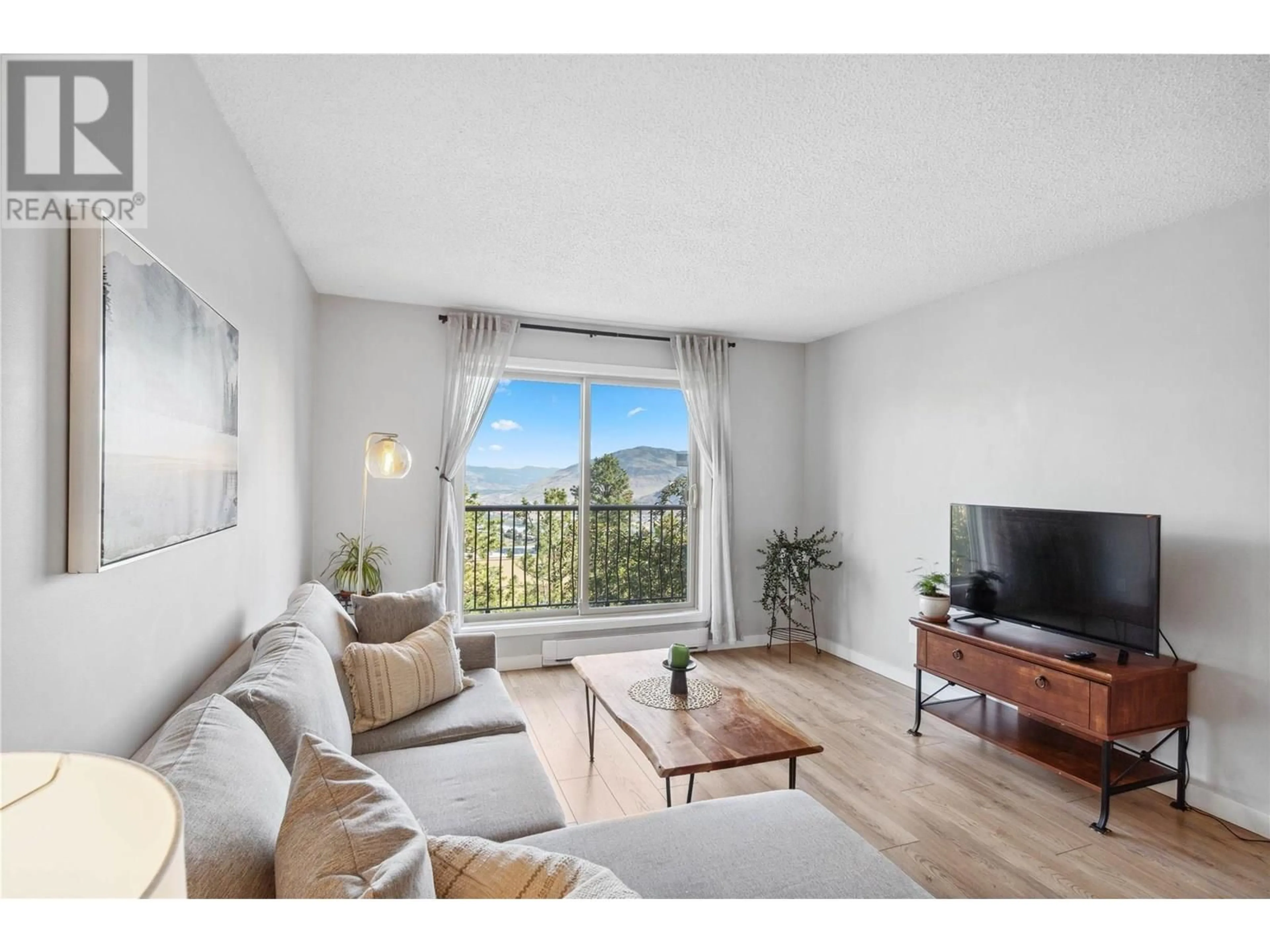 Living room with furniture, wood/laminate floor for 42 - 1810 SUMMIT DRIVE, Kamloops British Columbia V2E2C7