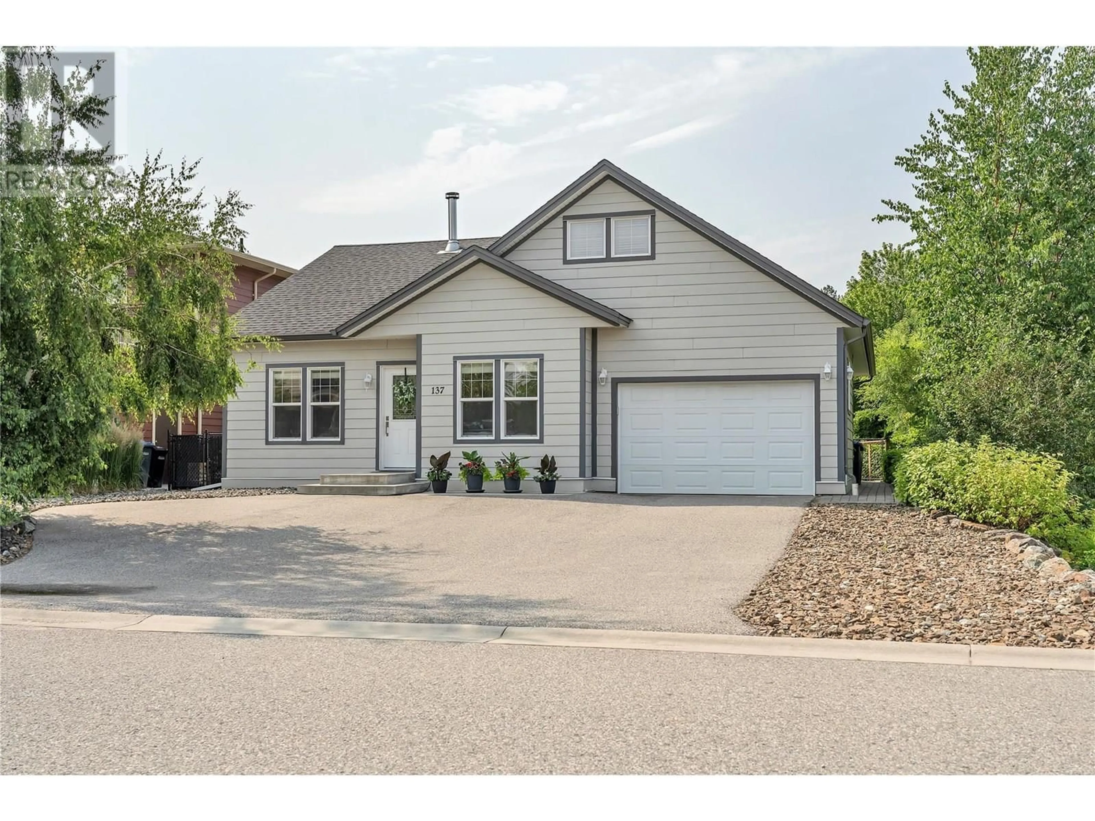 Home with vinyl exterior material, street for 137 WALTON CRESCENT, Summerland British Columbia V0H1Z8