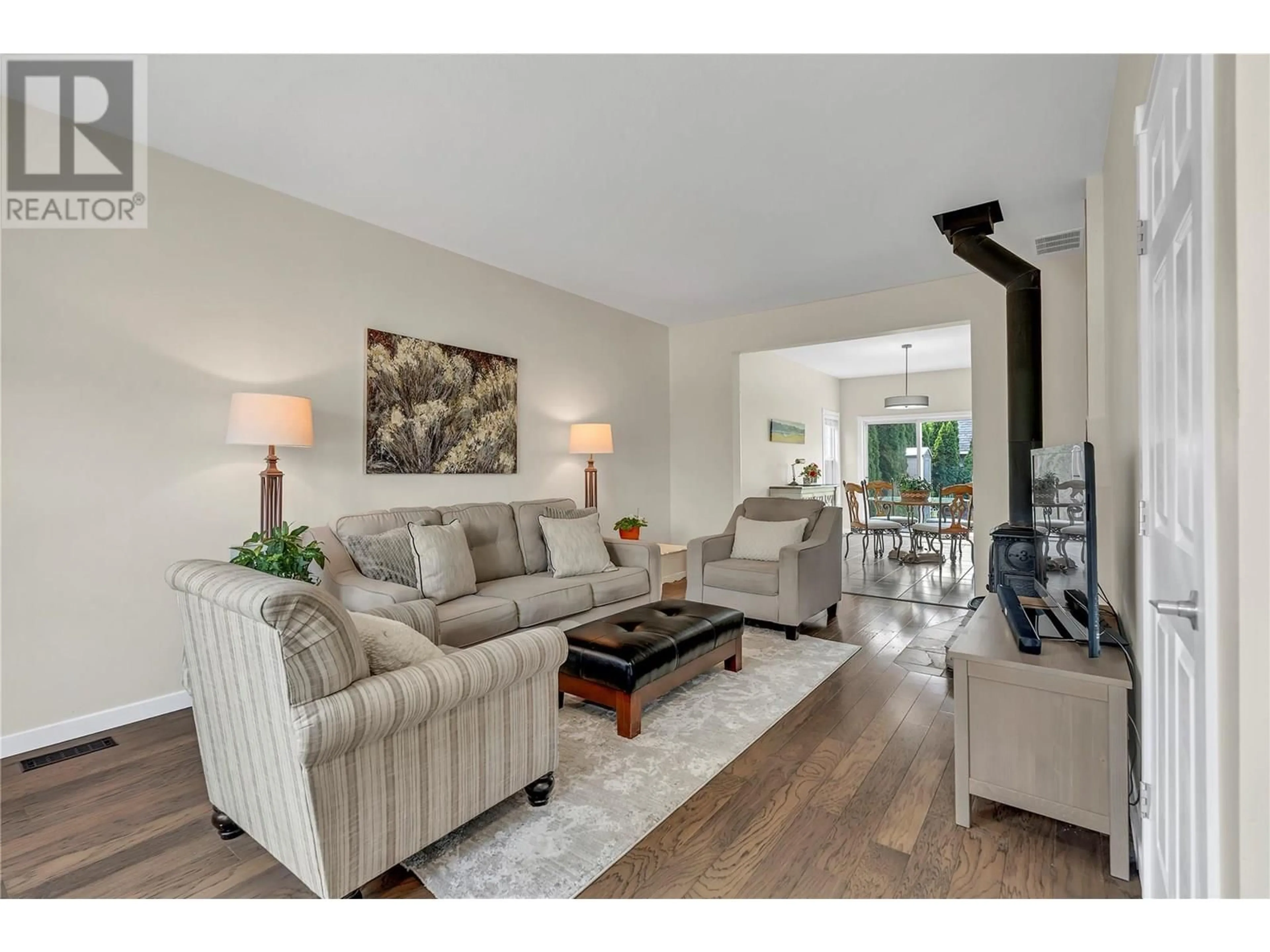 Living room with furniture, unknown for 137 WALTON CRESCENT, Summerland British Columbia V0H1Z8