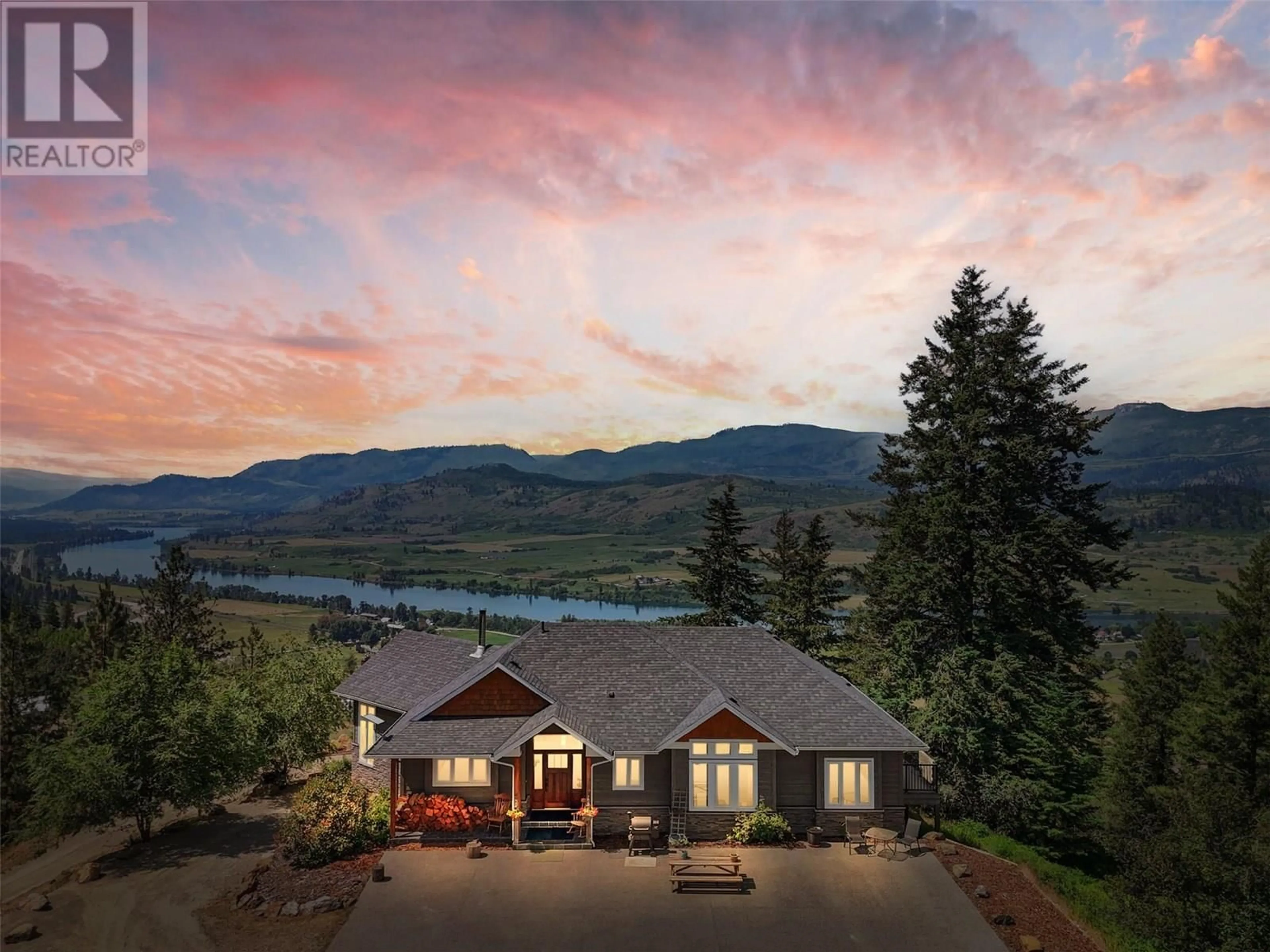 A pic from outside/outdoor area/front of a property/back of a property/a pic from drone, water/lake/river/ocean view for 365 RIVERWIND DRIVE, Chase British Columbia V0E1M1