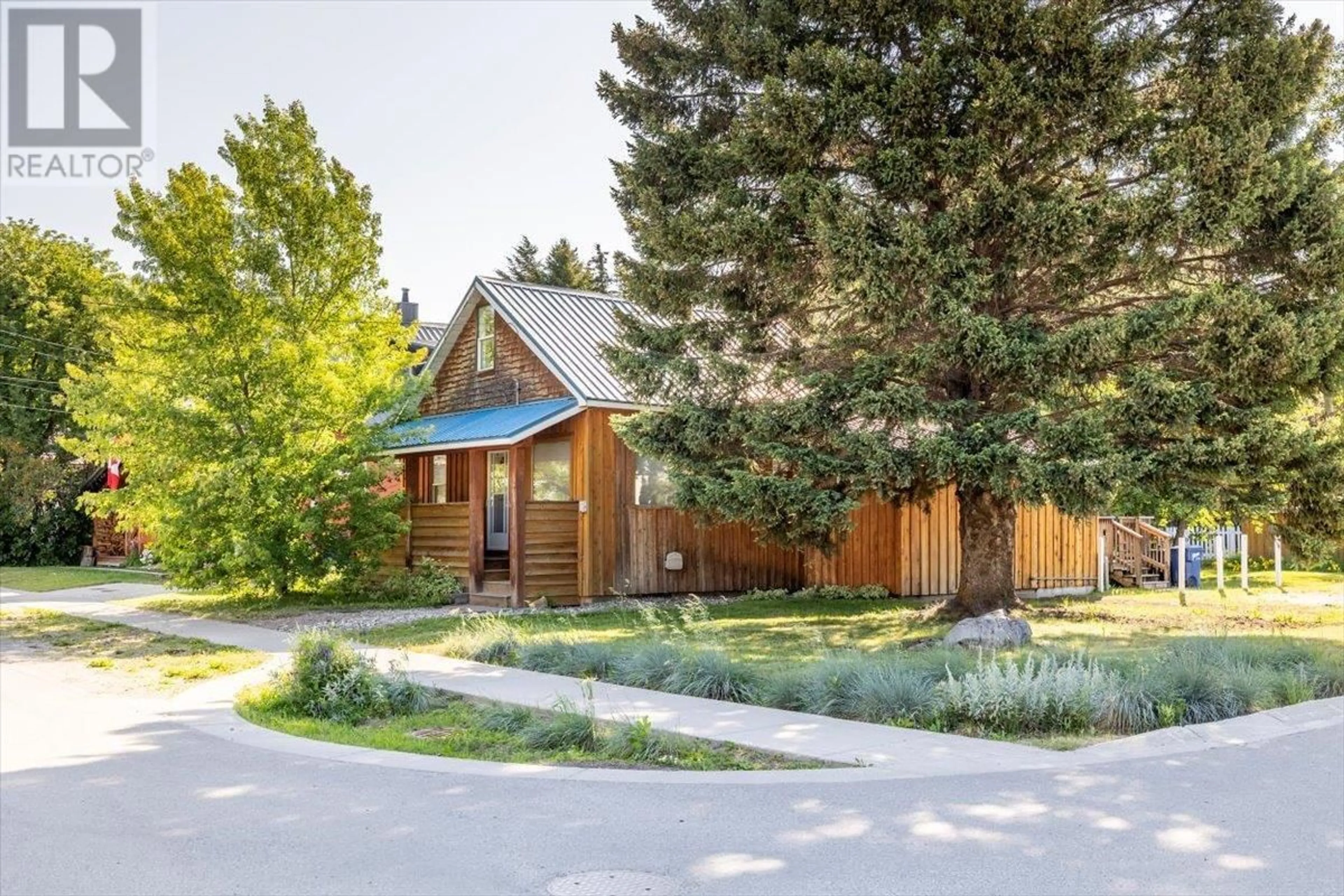 Unknown for 702 9TH AVENUE, Fernie British Columbia V0B1M0