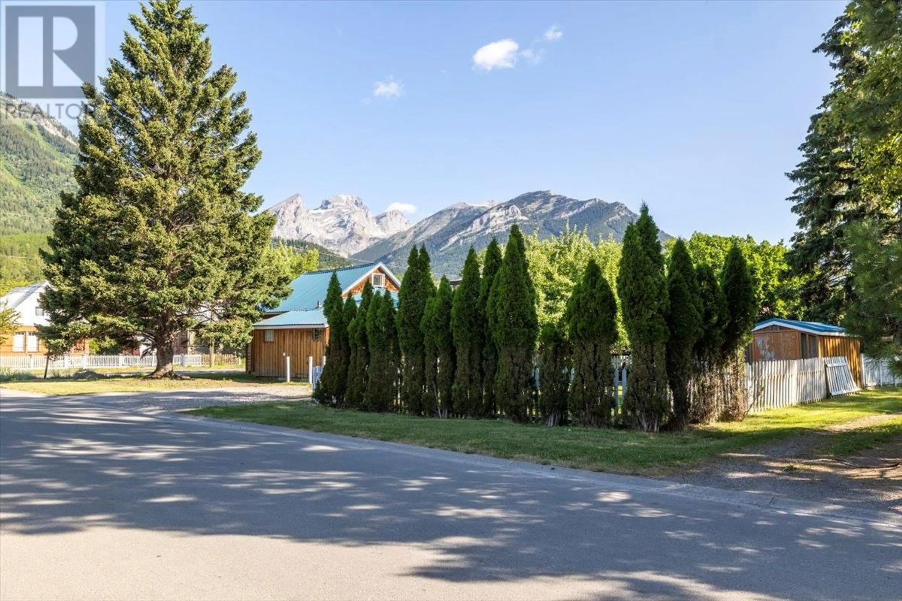Patio, mountain view for 702 9TH AVENUE, Fernie British Columbia V0B1M0