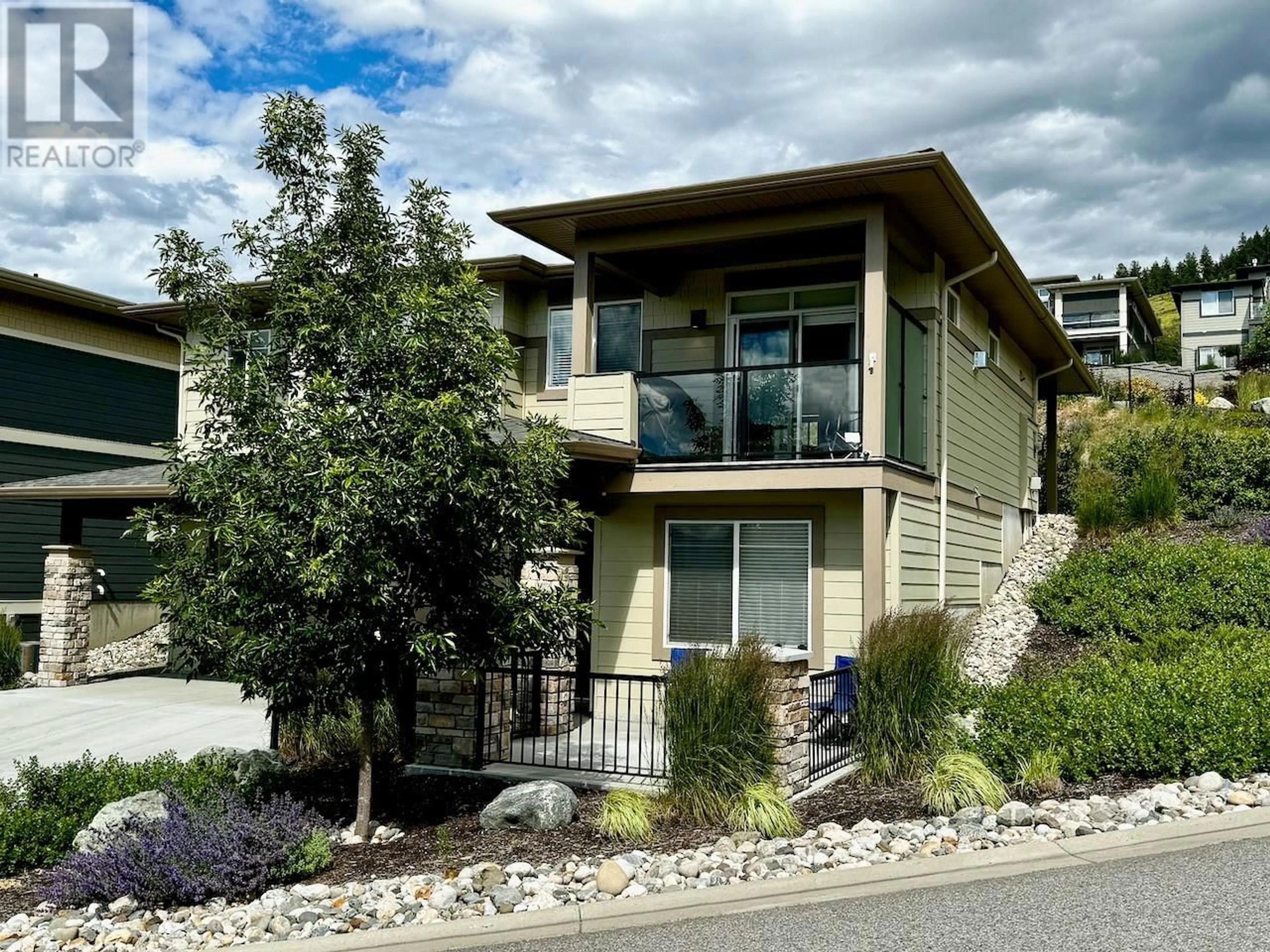 Home with vinyl exterior material, street for 1580 TOWER RANCH DRIVE, Kelowna British Columbia V1P1T8