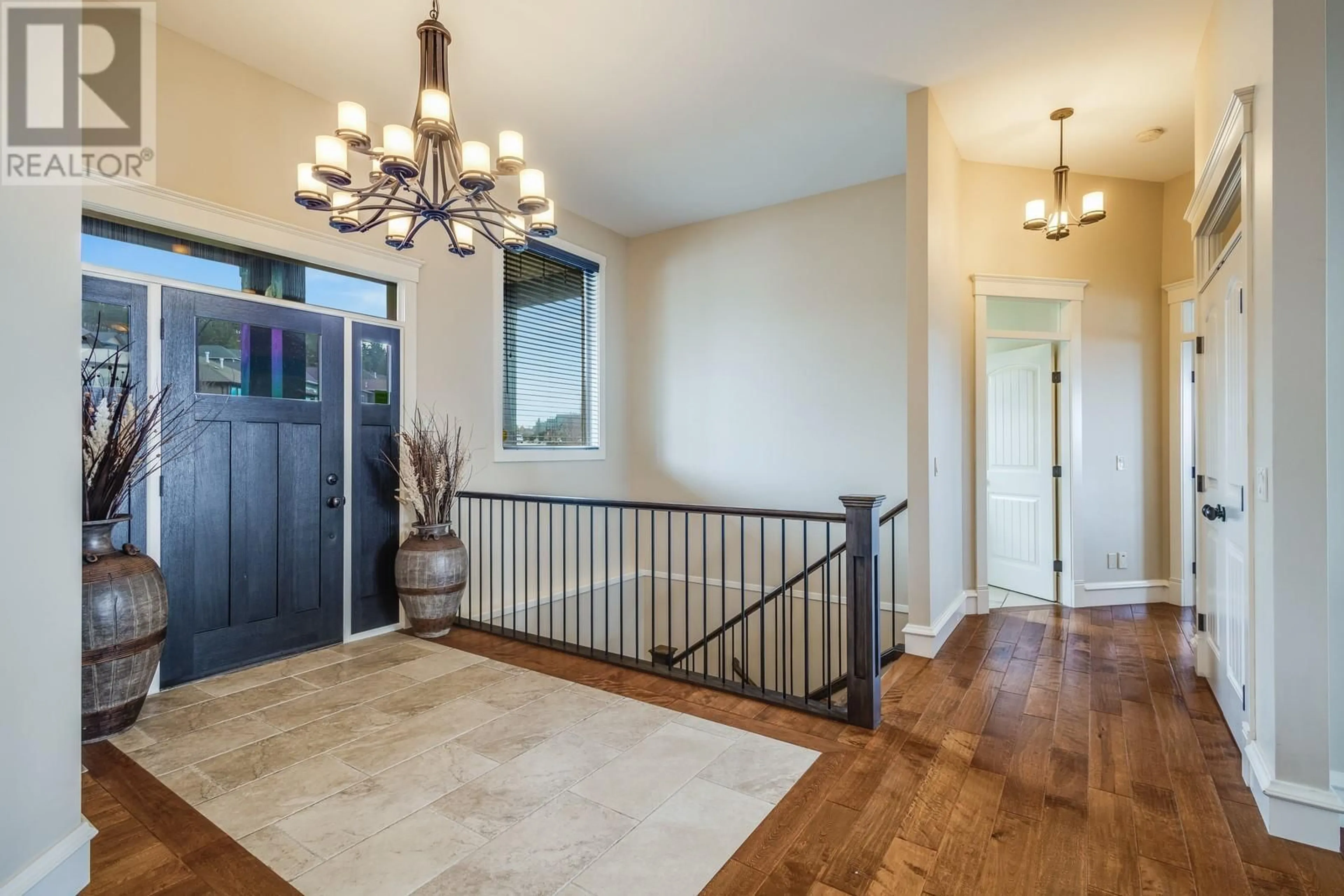 Indoor entryway for 1830 BIRKDALE AVENUE, Kelowna British Columbia V1P1R7